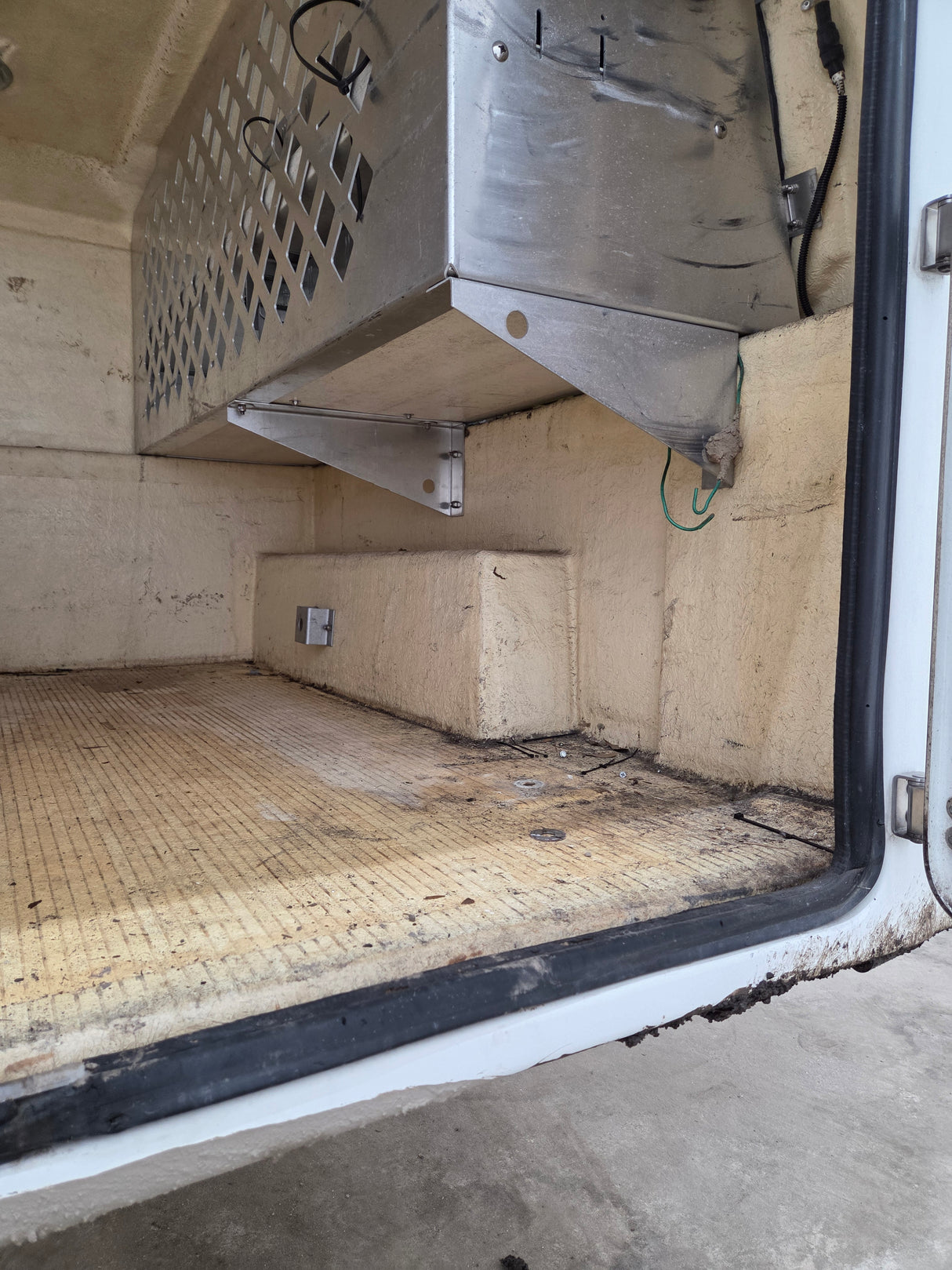 2007-2013 Chevrolet / GMC 5' 8" Fiberglass Service Bed Insert