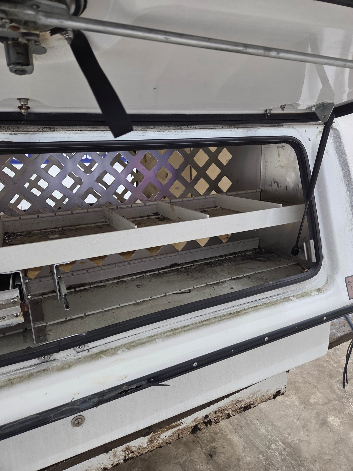 2007-2013 Chevrolet / GMC 5' 8" Fiberglass Service Bed Insert