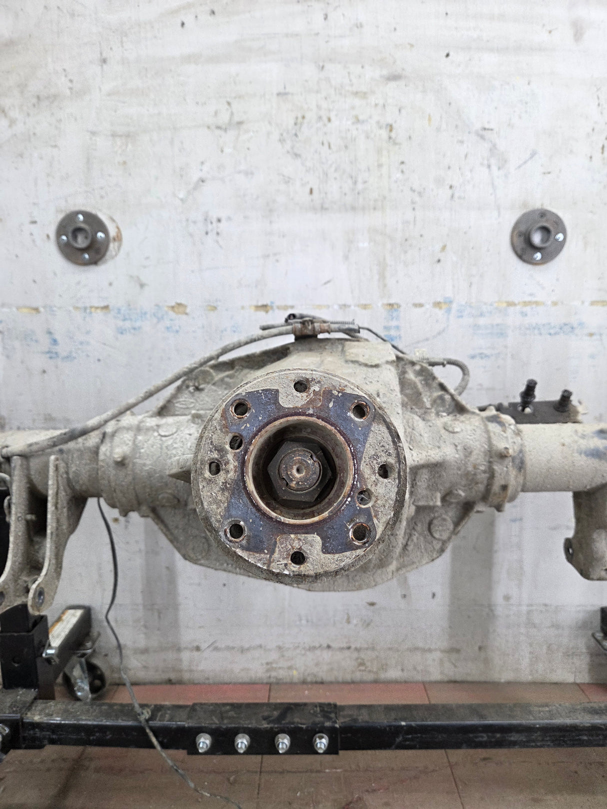 2011-2012 Ford Super Duty F250 F350 Rear Axle 3.73 Gear Ratio Electric Locking Rear End 143k miles