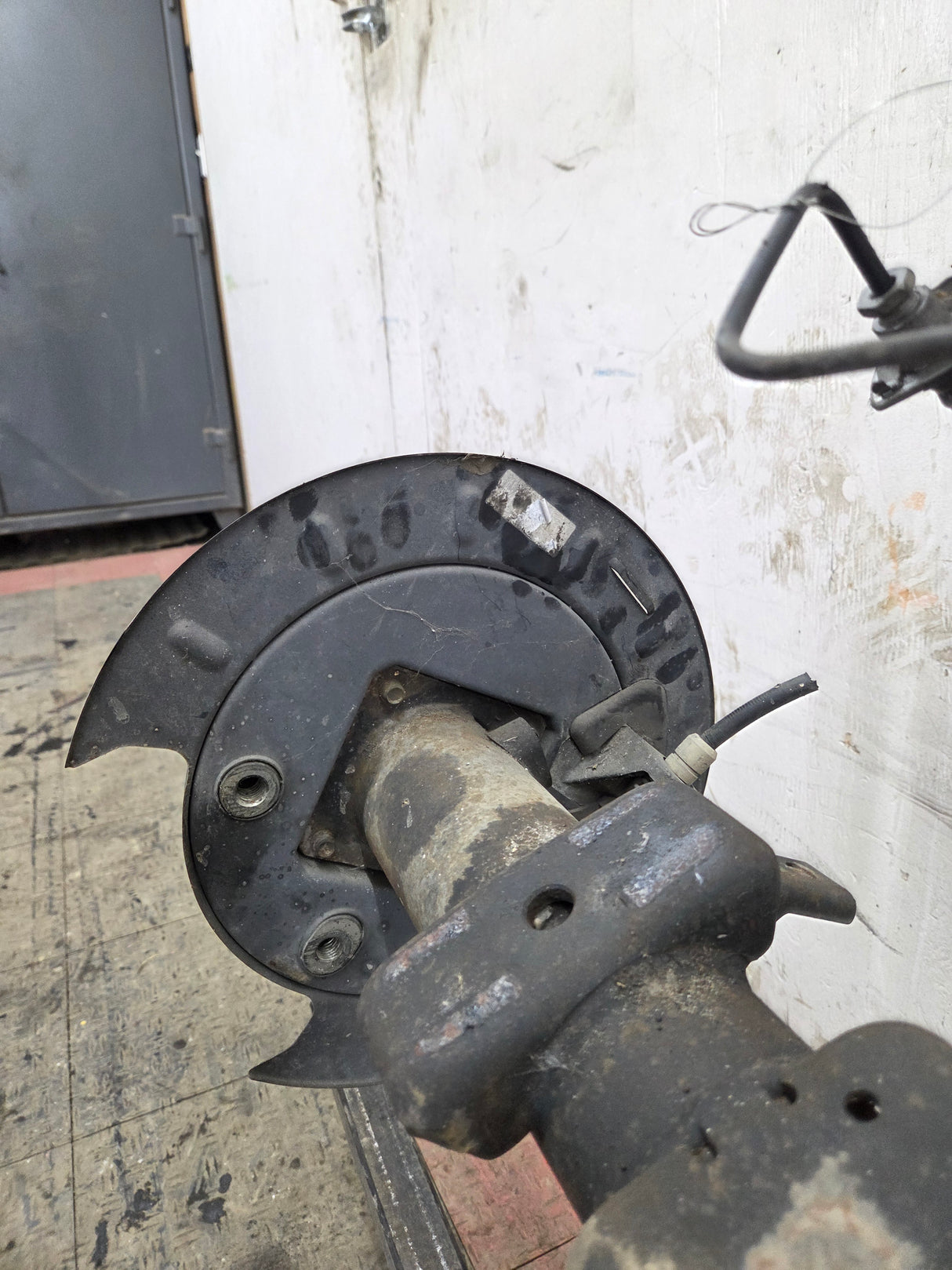 2009-2013 Chevrolet Silverado GMC Sierra 1500 Rear Axle GU5 3.73 Gear Ratio 8.6" Ring Gear