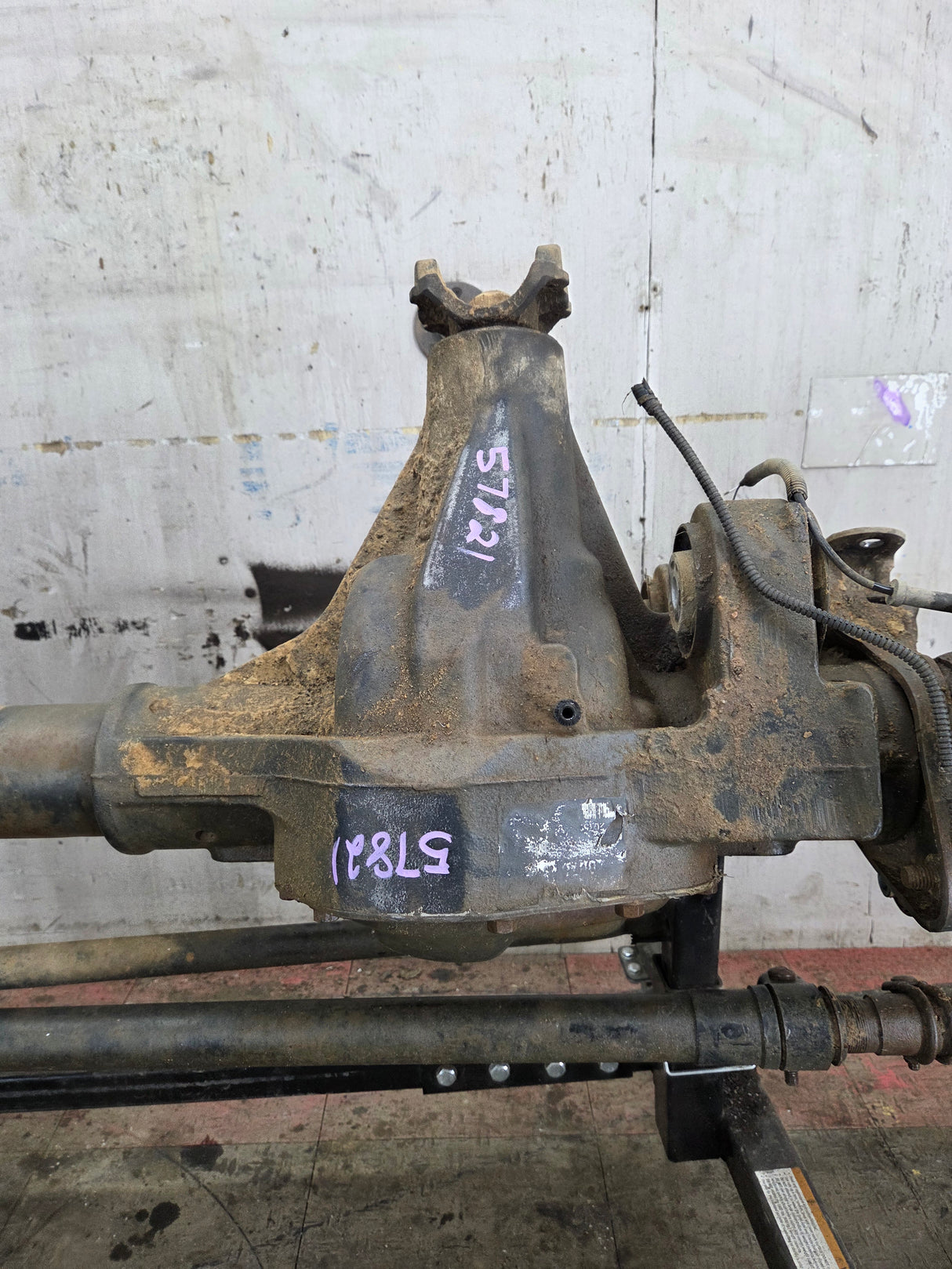 2005-2010 Ford Super Duty F250 F350 FRONT Axle 3.73 SRW 428K miles