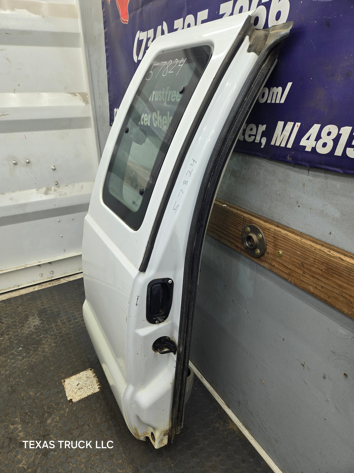 1999-2007 Ford Super Duty F250 F350 F450 F550 RH Extended Cab Passenger Rear Door