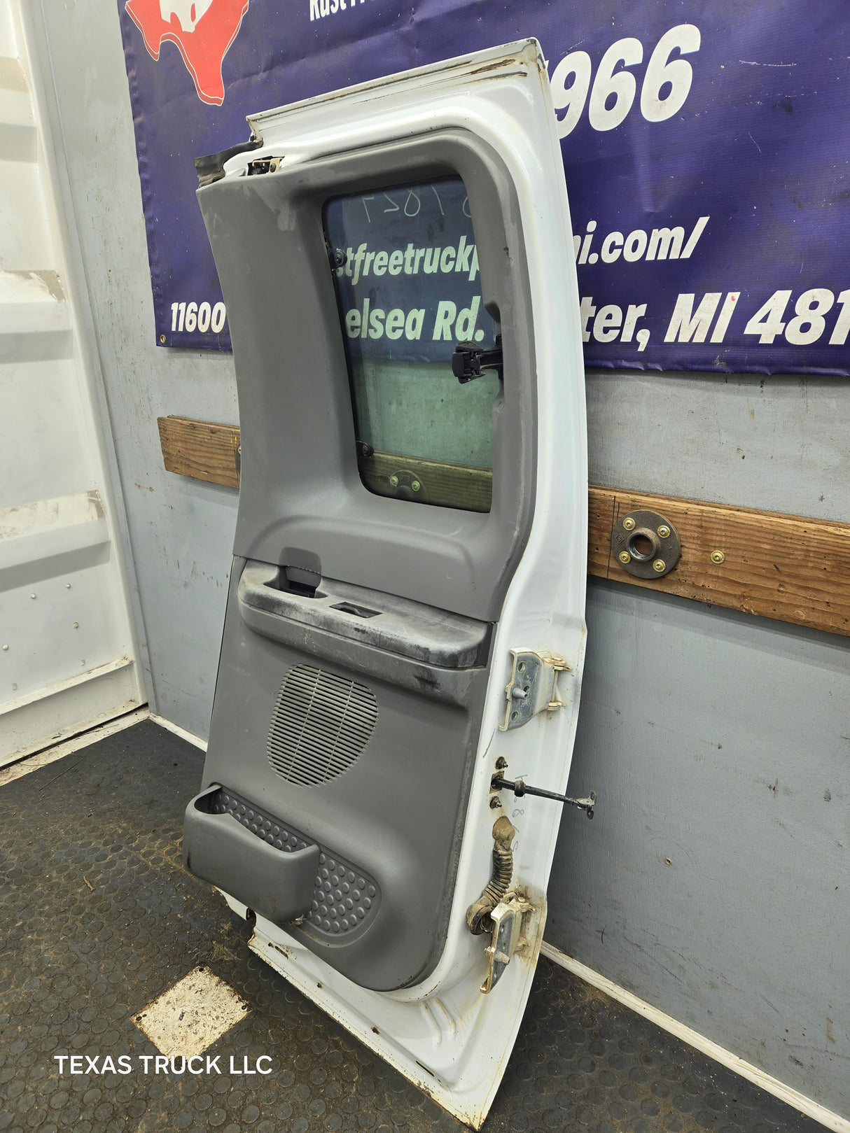 1999-2007 Ford Super Duty F250 F350 F450 F550 RH Extended Cab Passenger Rear Door