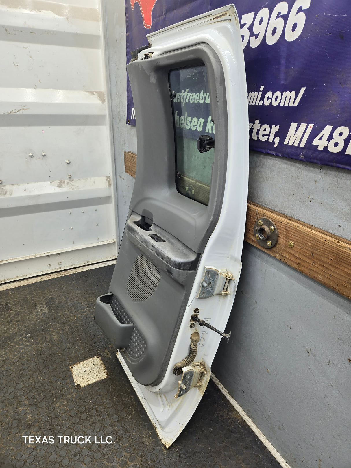 1999-2007 Ford Super Duty F250 F350 F450 F550 RH Extended Cab Passenger Rear Door