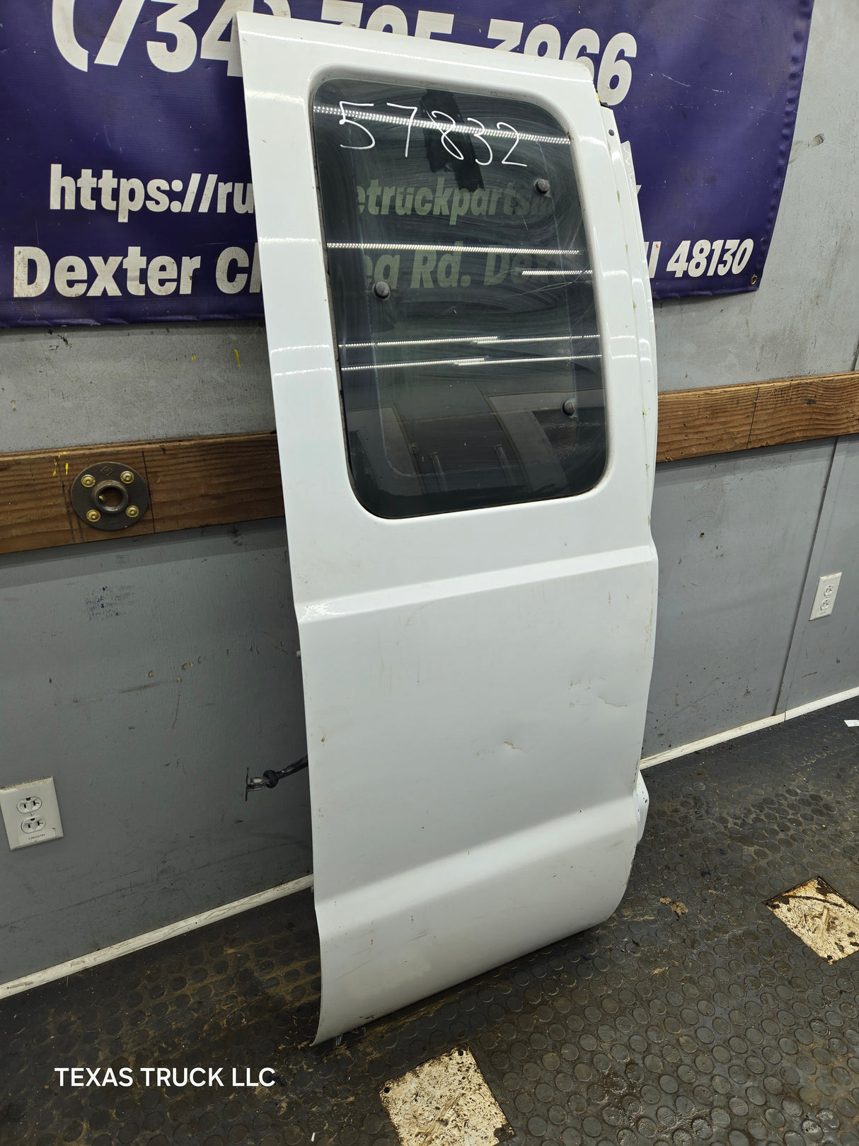 1999-2007 Ford Super Duty F250 F350 F450 F550 RH Extended Cab Passenger Rear Door