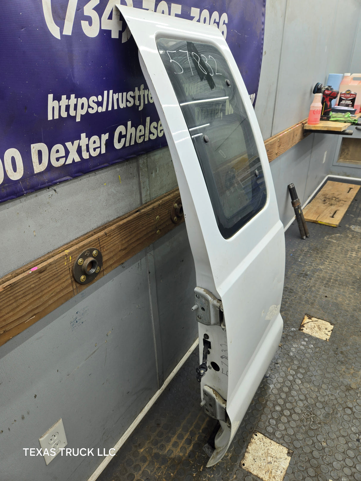 1999-2007 Ford Super Duty F250 F350 F450 F550 RH Extended Cab Passenger Rear Door