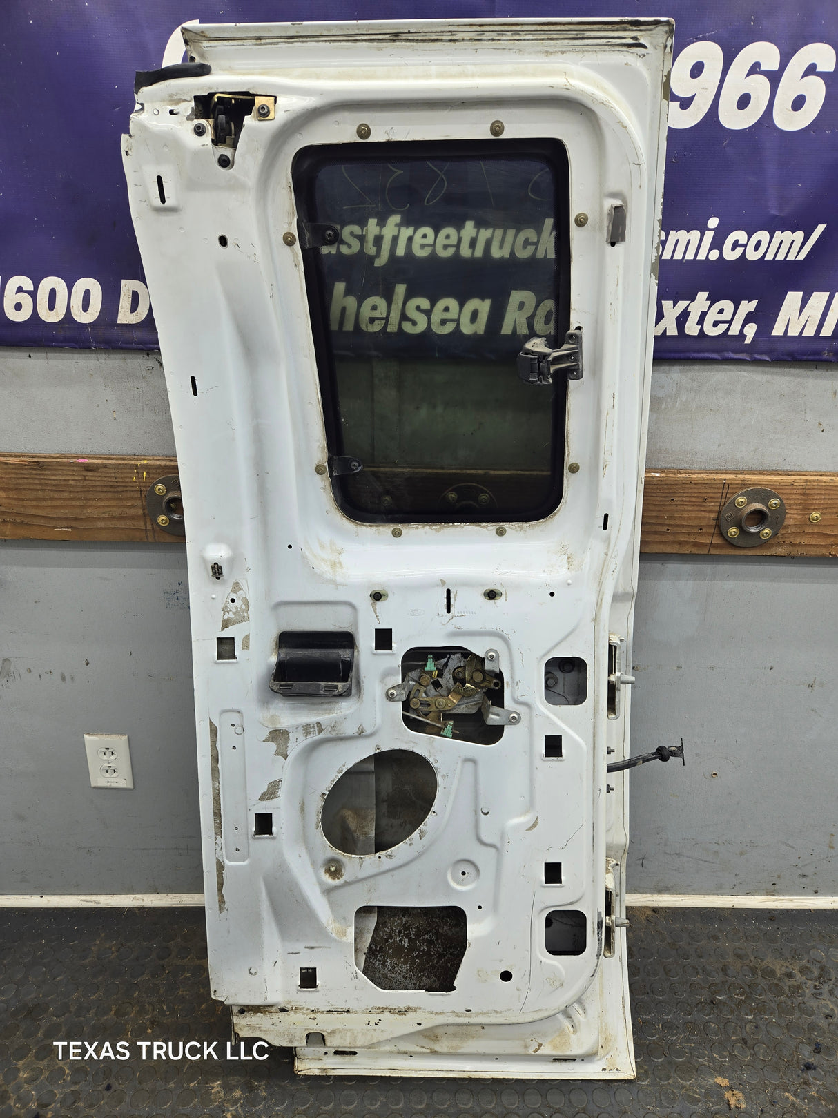 1999-2007 Ford Super Duty F250 F350 F450 F550 RH Extended Cab Passenger Rear Door