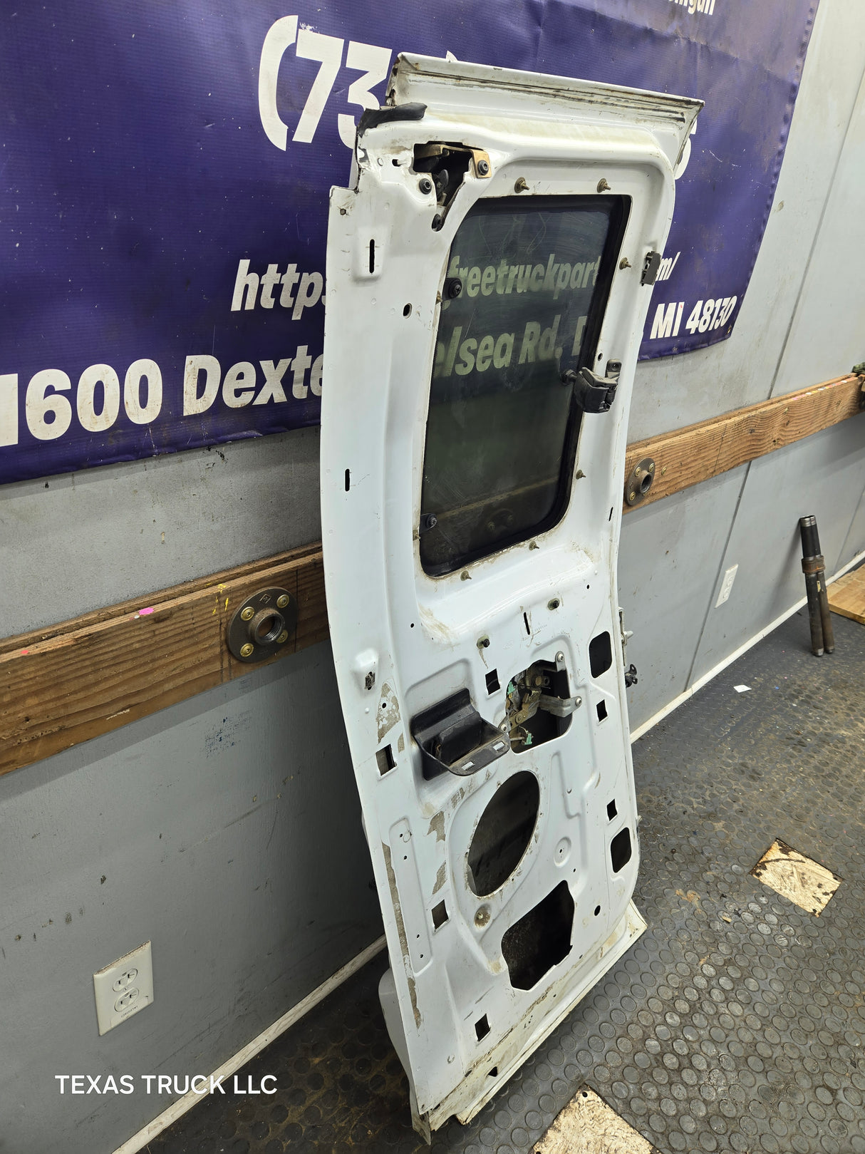 1999-2007 Ford Super Duty F250 F350 F450 F550 RH Extended Cab Passenger Rear Door