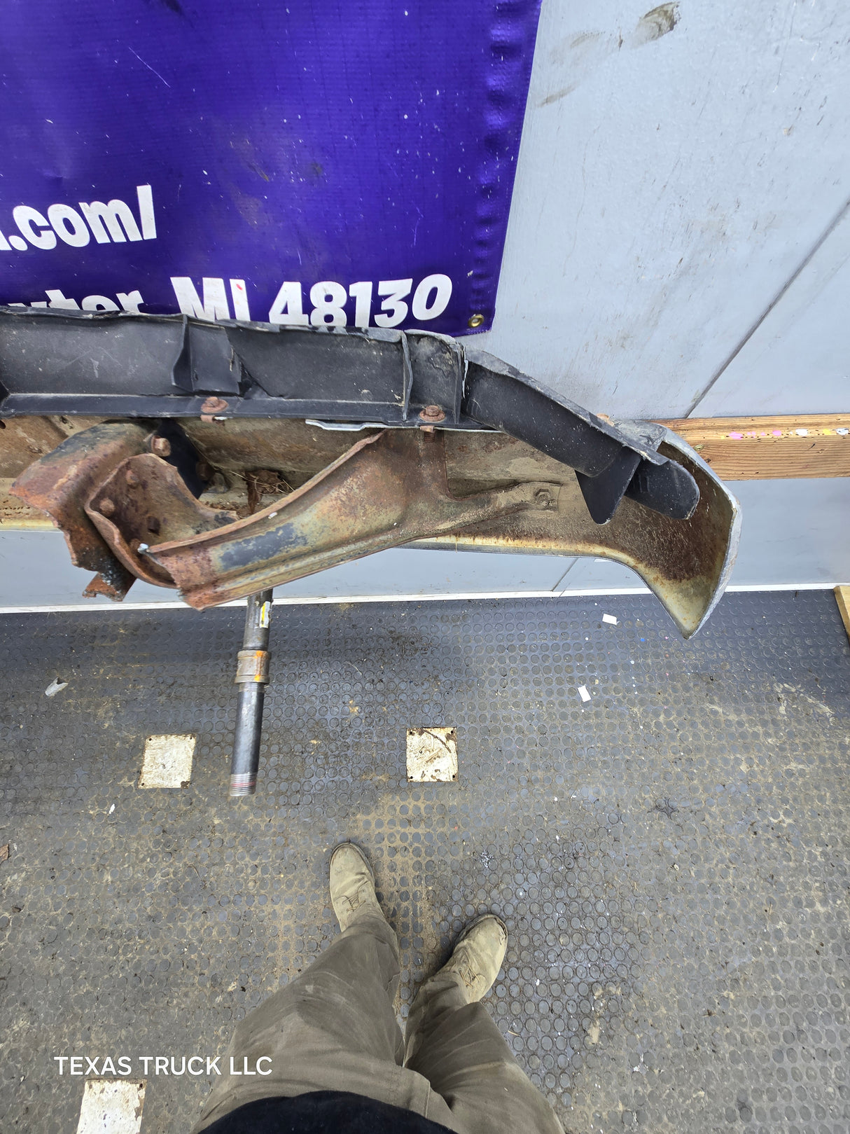 1983-1991 Chevrolet Silverado / GMC Sierra Square Body Front Bumper W/O Impact Strip