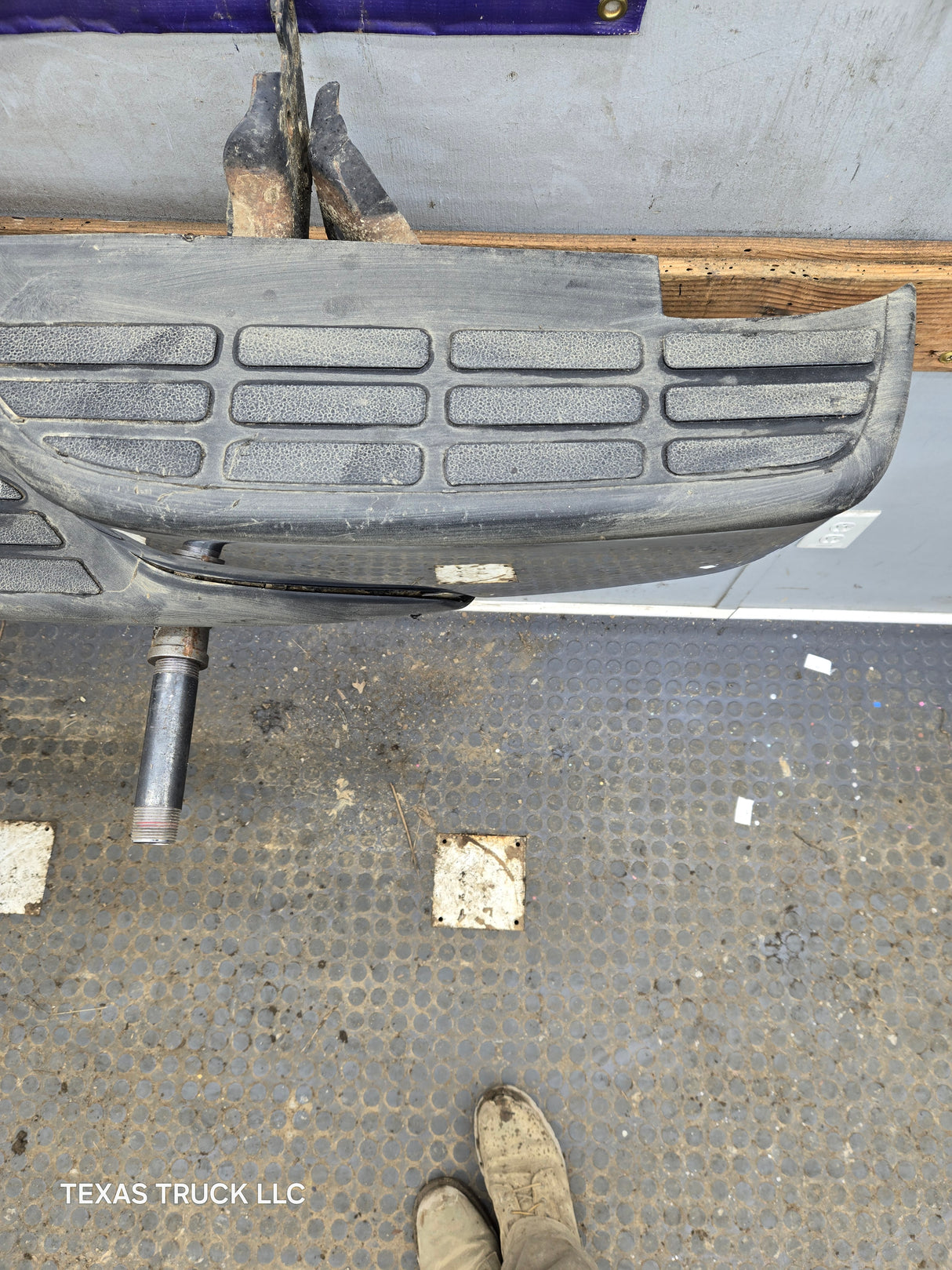 1999-2007 Chevrolet Silverado / GMC Sierra 1500 Rear Bumper