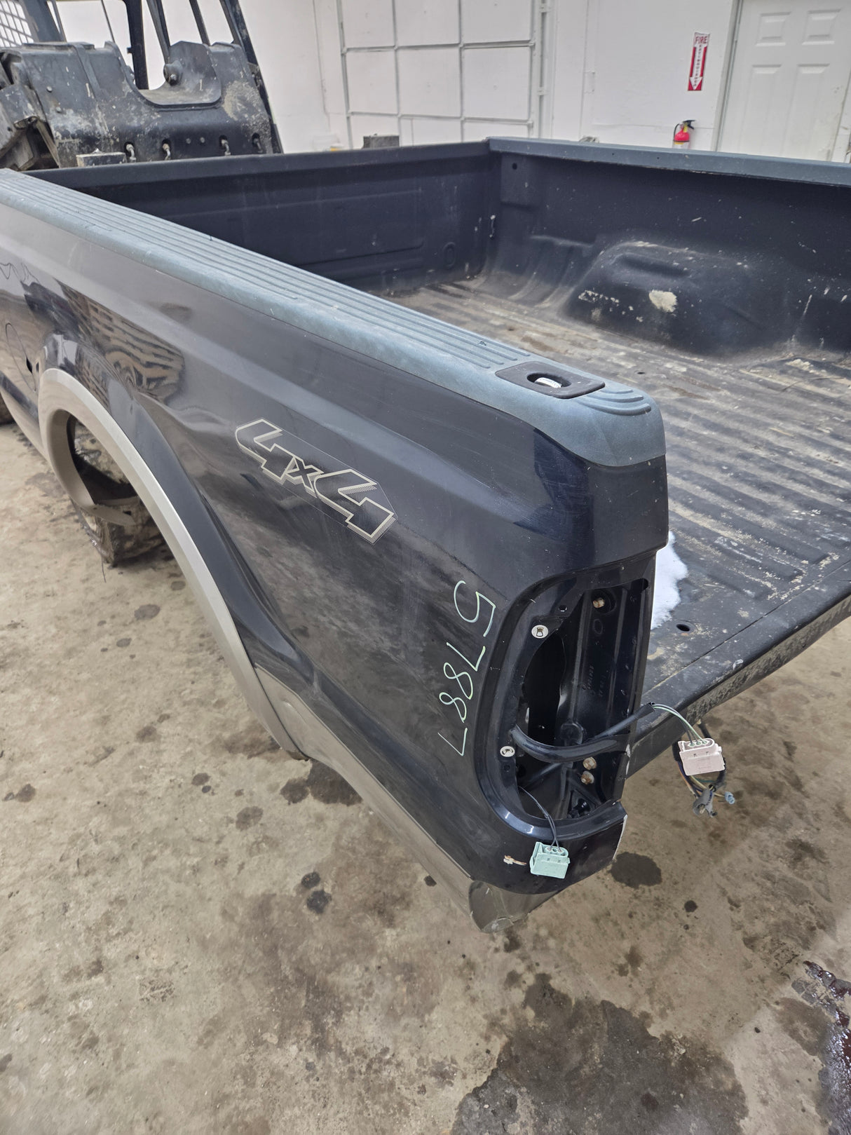 1999-2010 Ford Super Duty F250 F350 6' 9" Short Truck Bed