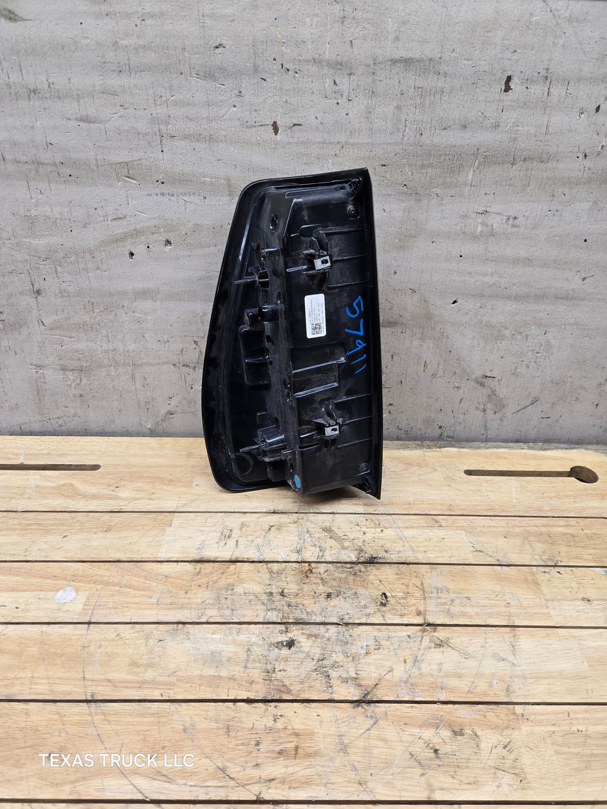 2019-2025 GMC Sierra 1500 2500 3500 HD LH Driver Side Tail Light 84760017