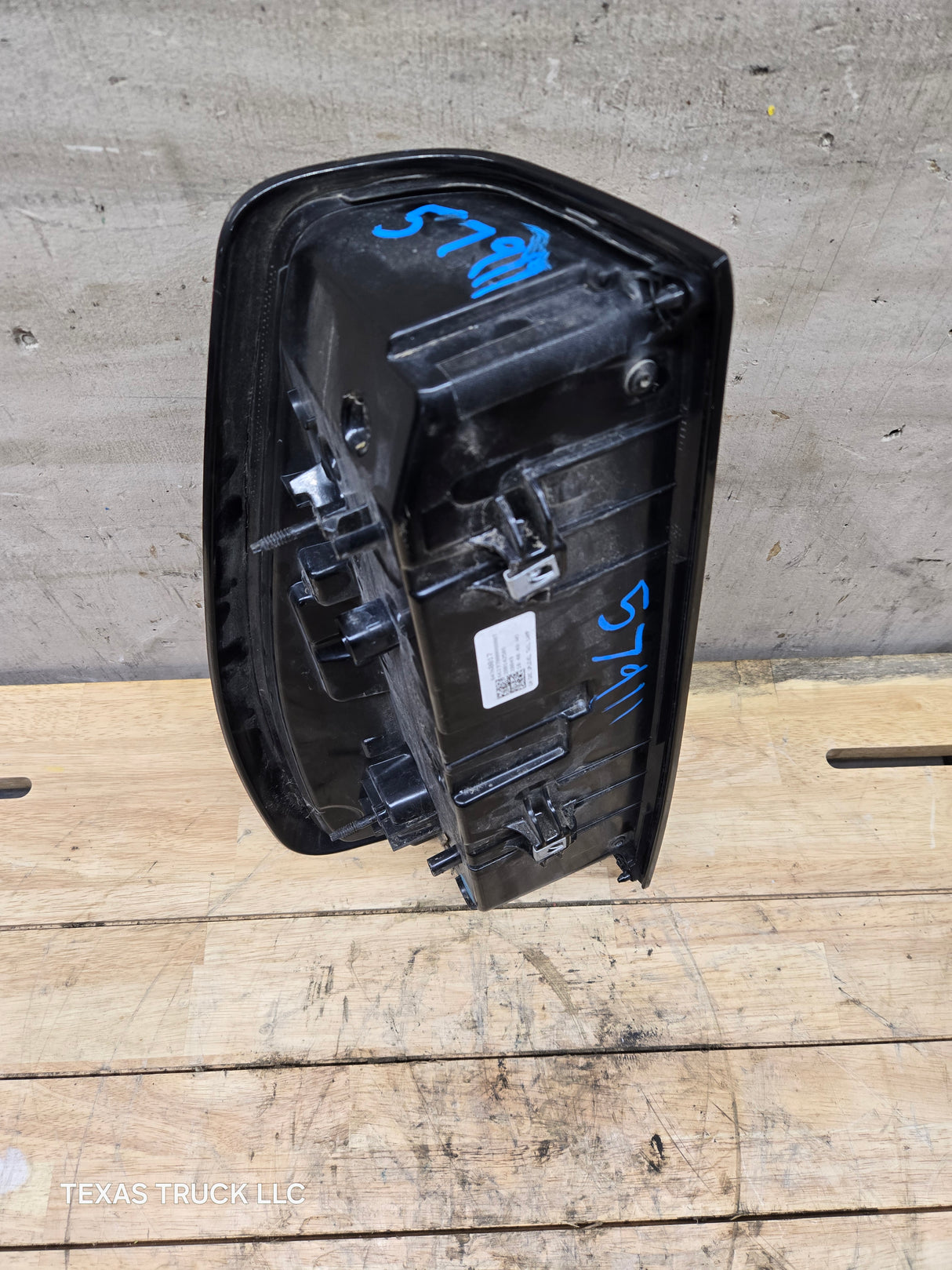 2019-2025 GMC Sierra 1500 2500 3500 HD LH Driver Side Tail Light 84760017