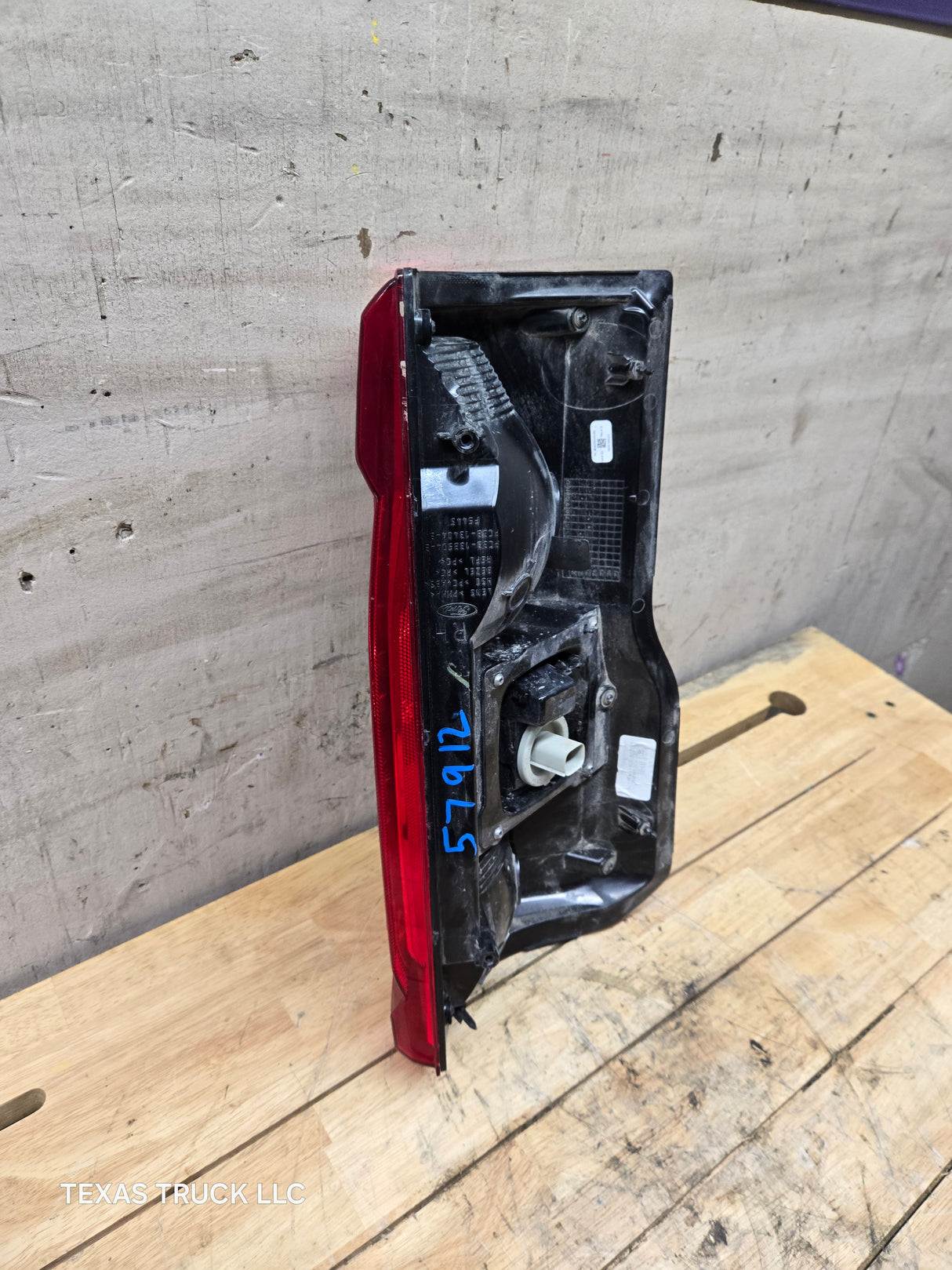 2023-2026 Ford Super Duty F250 F350 RH Incandescent Passenger Side Tail Light With Bliss PC3B-13B504-BH