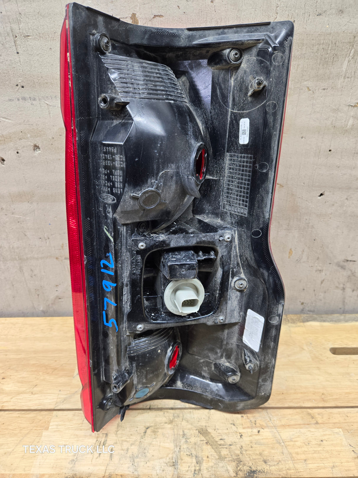 2023-2026 Ford Super Duty F250 F350 RH Incandescent Passenger Side Tail Light With Bliss PC3B-13B504-BH