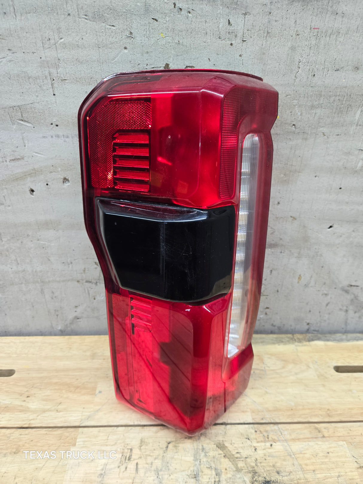 2023-2026 Ford Super Duty F250 F350 F450 LH Driver Side Incandescent Tail Light With Bliss PC3B-13B505-BK