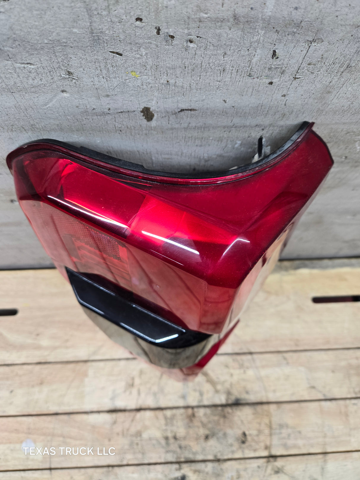 2023-2026 Ford Super Duty F250 F350 F450 LH Driver Side Incandescent Tail Light With Bliss PC3B-13B505-BK