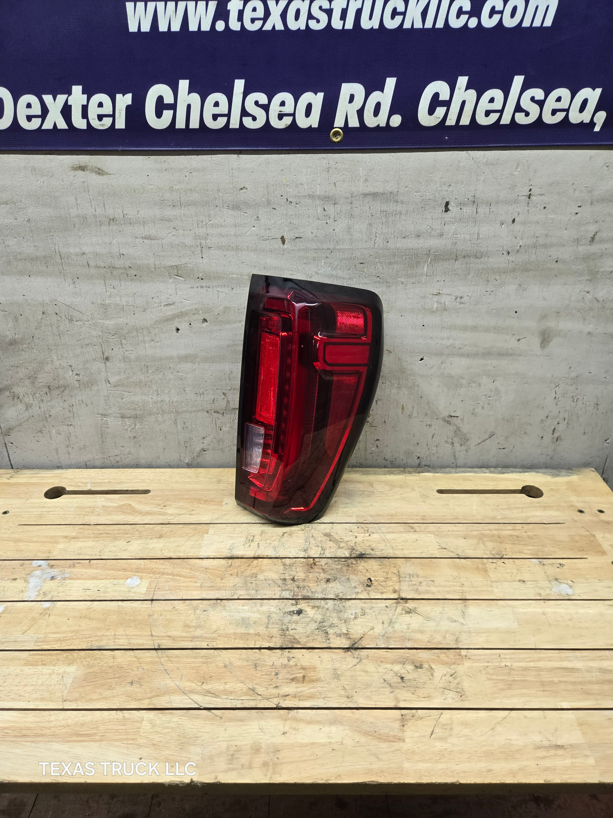 2019-2022 GMC Sierra 1500 RH Passenger Side Tail Light 84760018
