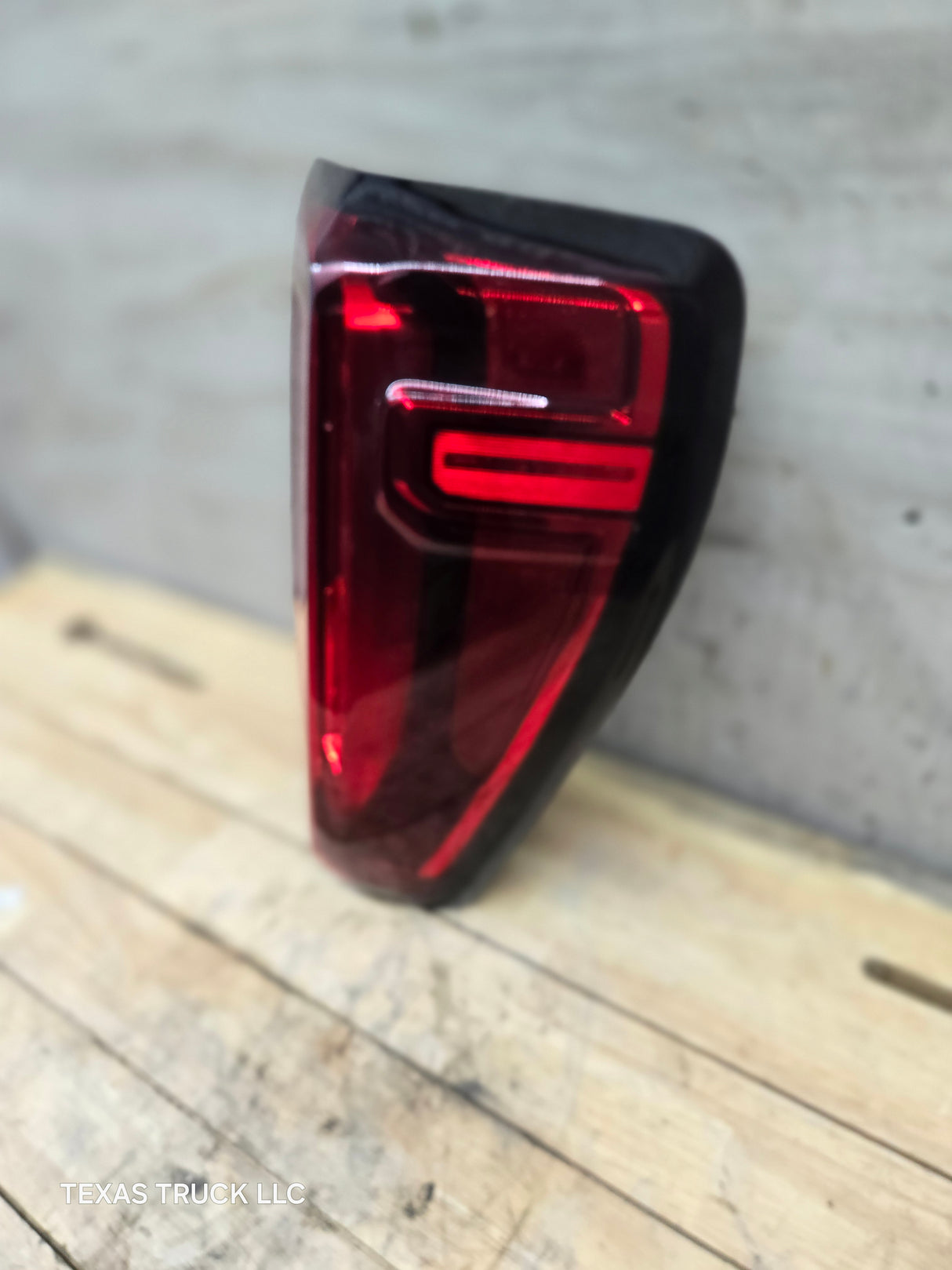 2019-2022 GMC Sierra 1500 RH Passenger Side Tail Light 84760018
