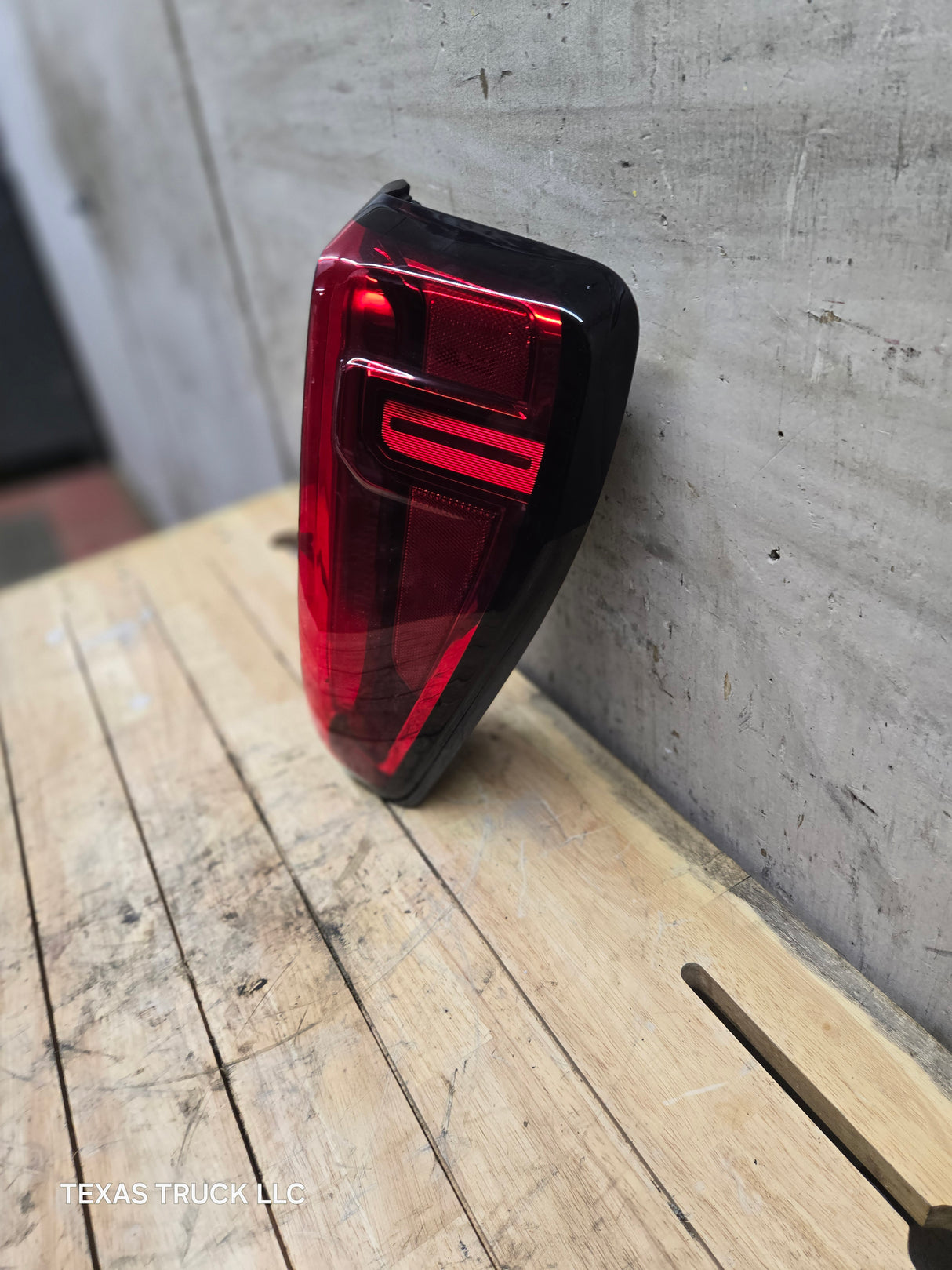 2019-2022 GMC Sierra 1500 RH Passenger Side Tail Light 84760018