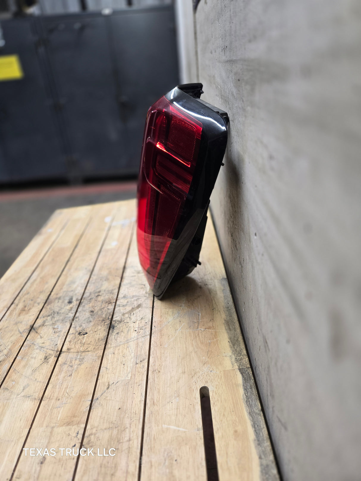 2019-2022 GMC Sierra 1500 RH Passenger Side Tail Light 84760018
