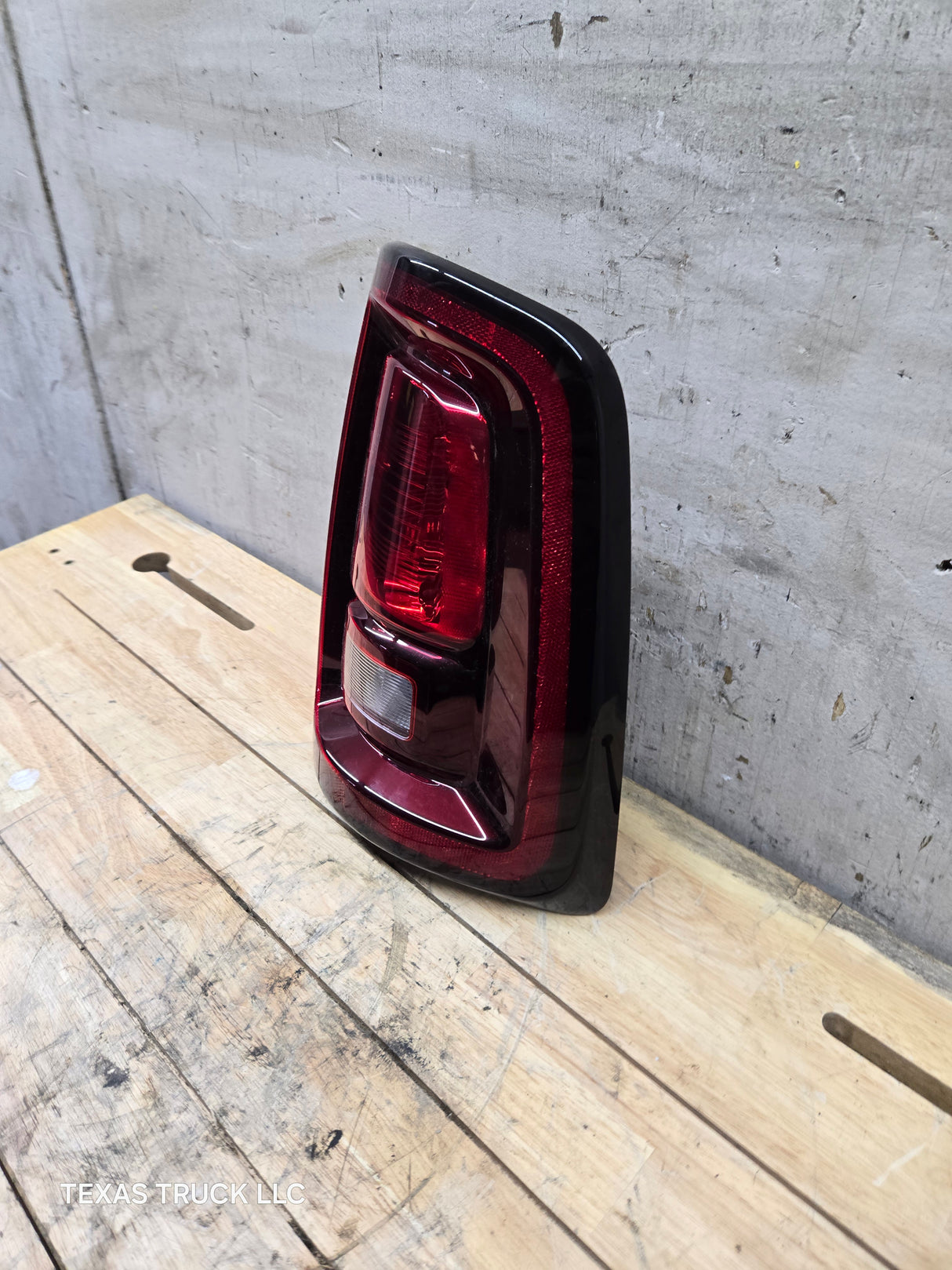 2025-2026 5th Gen Dodge Ram 2500 3500 RH Passenger Side Tail Light 68592554AA