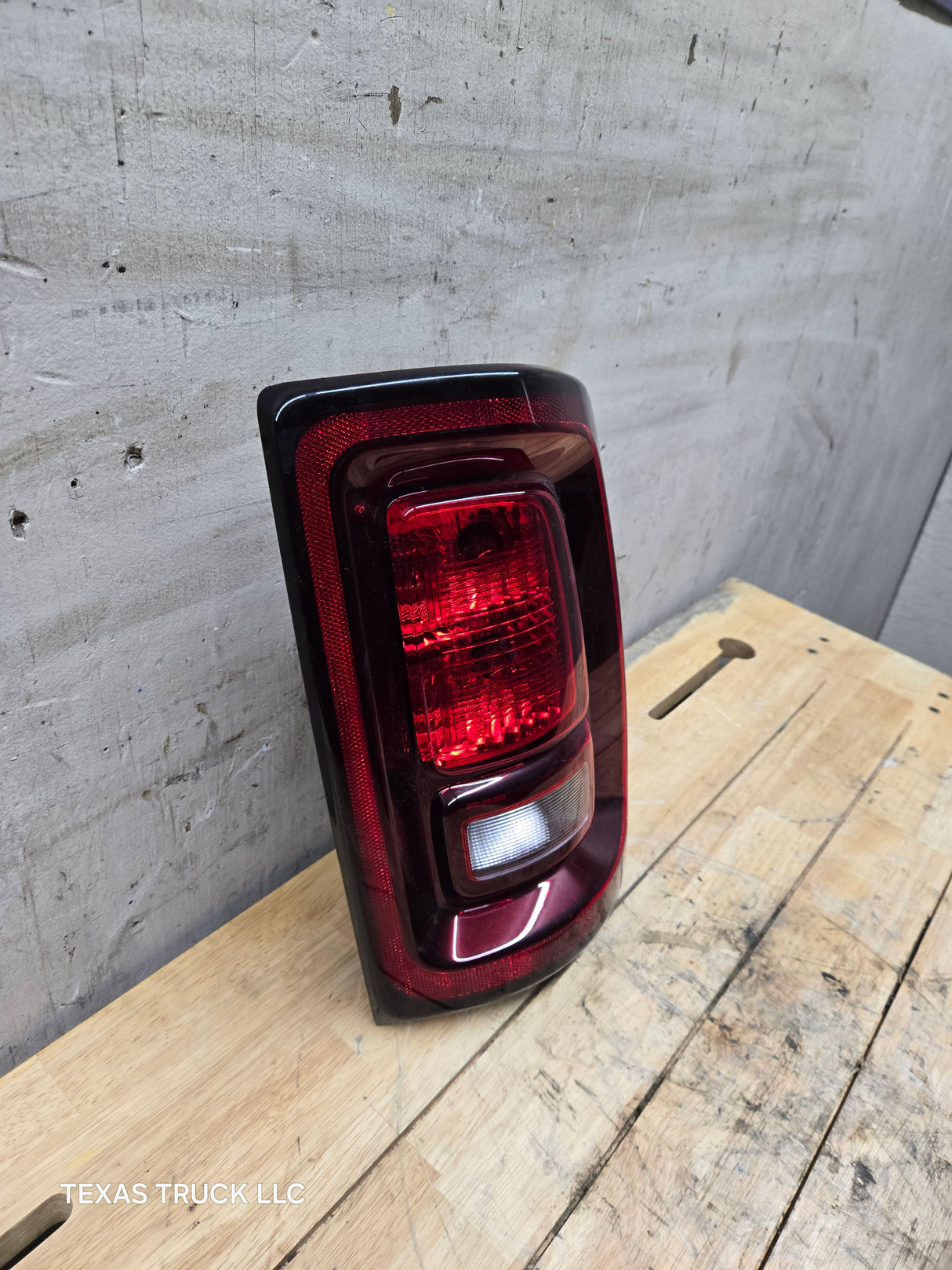 2025-2026 5th Gen Dodge Ram 2500 3500 RH Passenger Side Tail Light 68592554AA