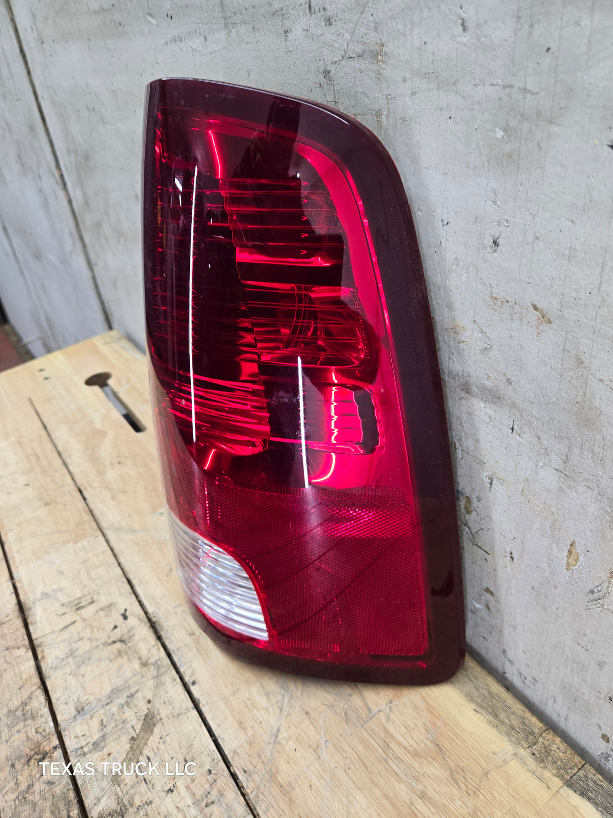 2009-2018 Dodge Ram 1500 2500 3500 RH Passenger Side Tail Light 55277414AF