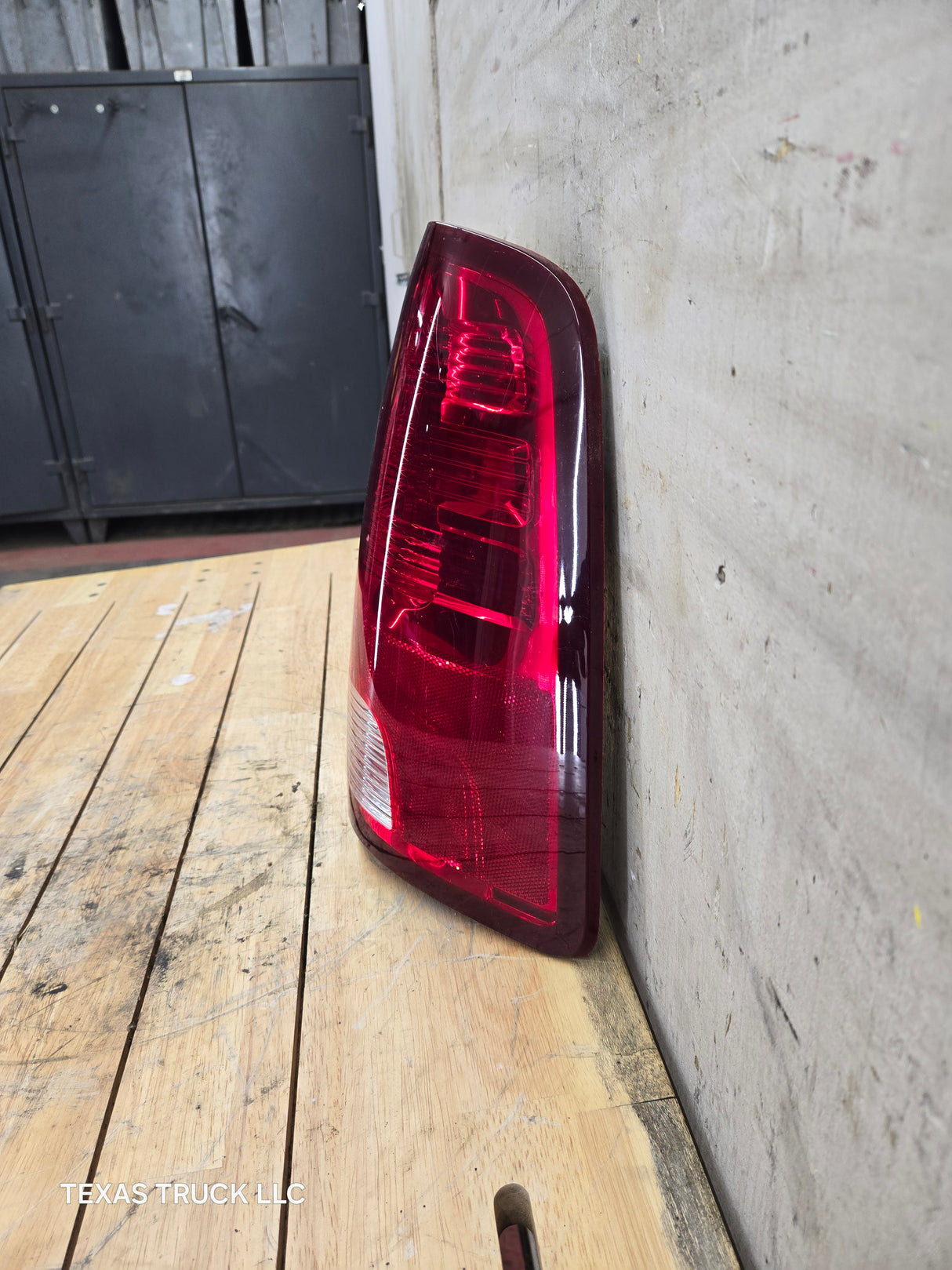 2009-2018 Dodge Ram 1500 2500 3500 RH Passenger Side Tail Light 55277414AF