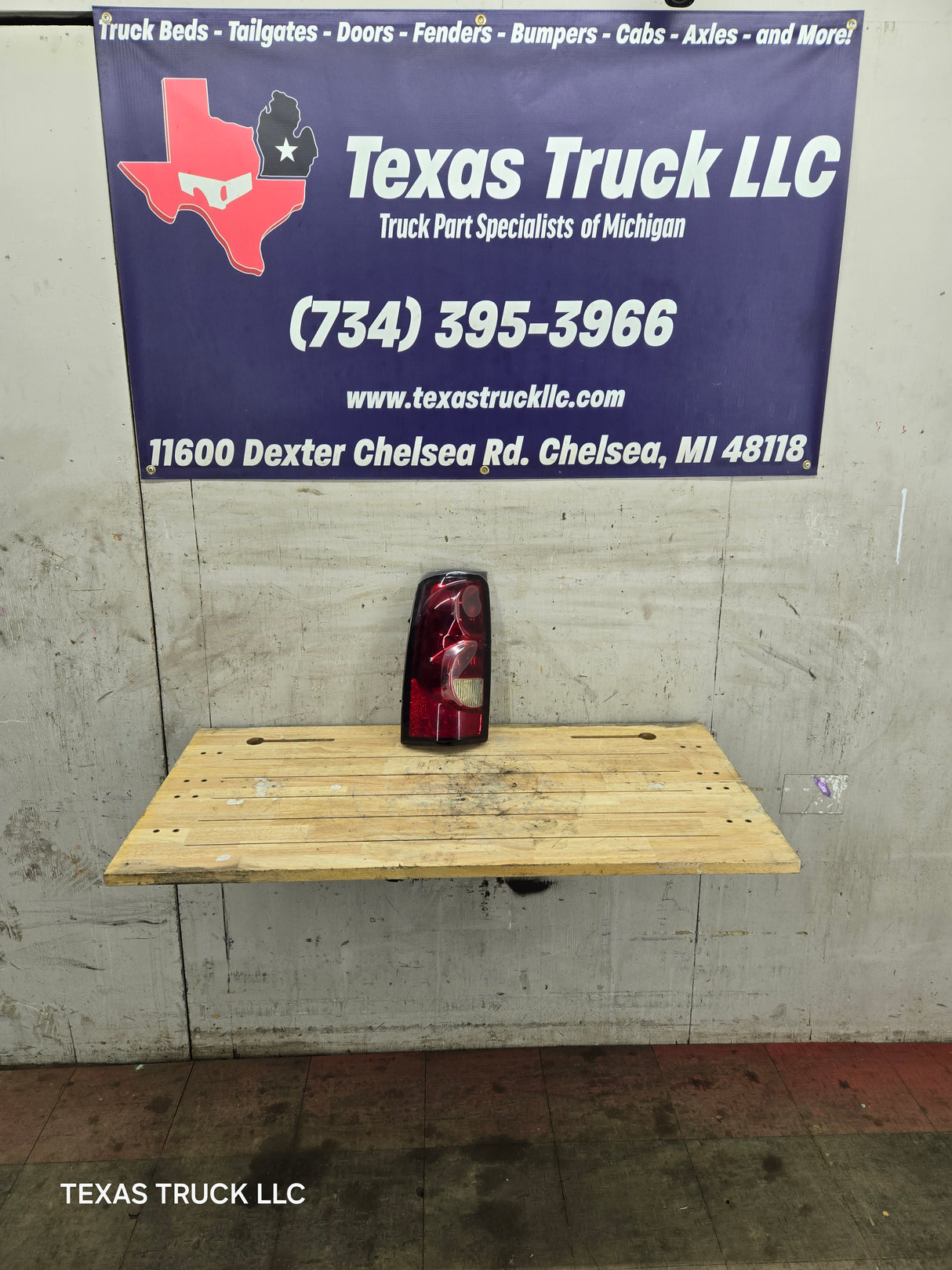 2003-2007 Chevrolet Silverado 1500 2500 3500 HD LH Driver Side Tail Light