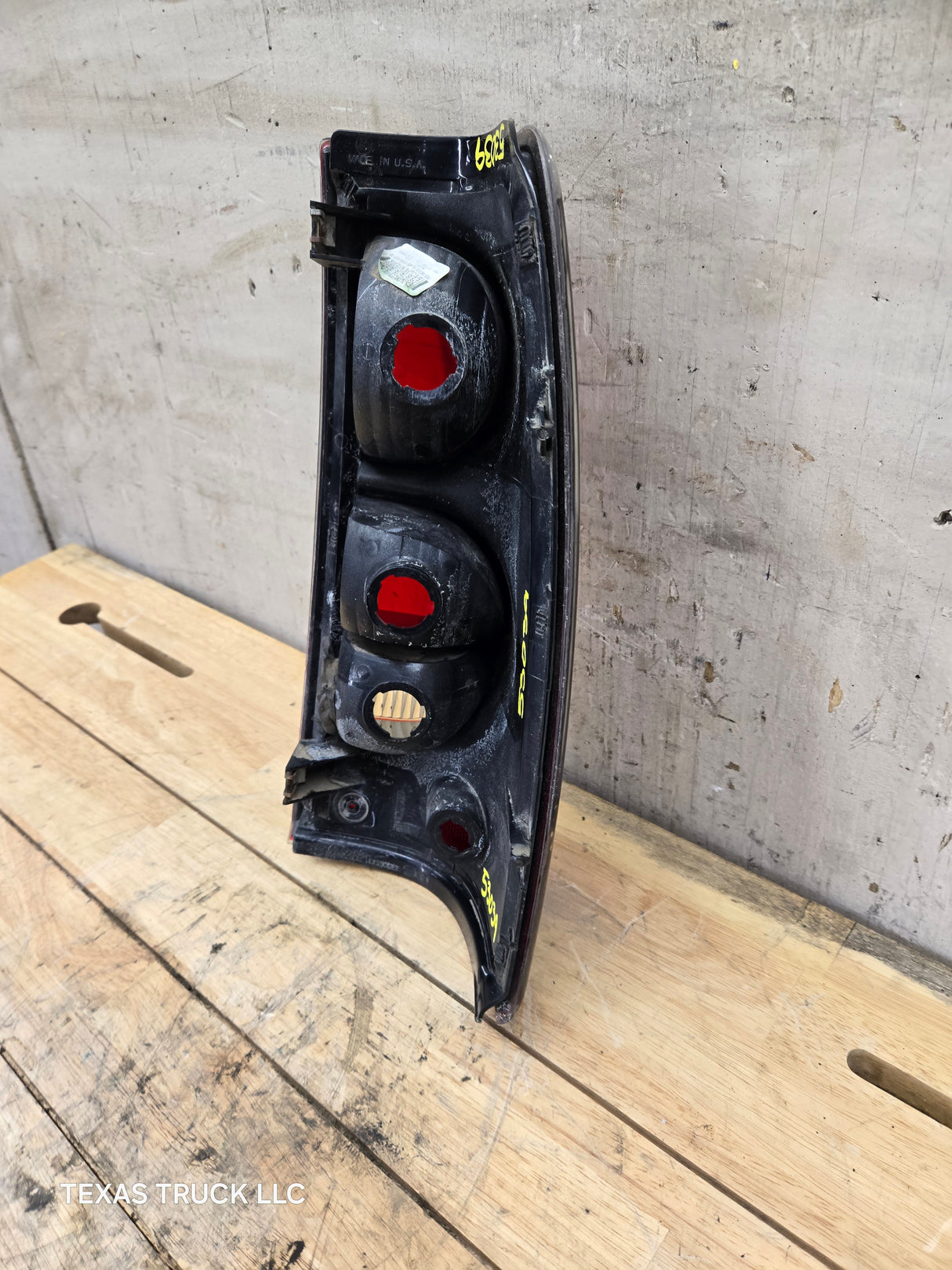 2003-2007 Chevrolet Silverado 1500 2500 3500 HD LH Driver Side Tail Light