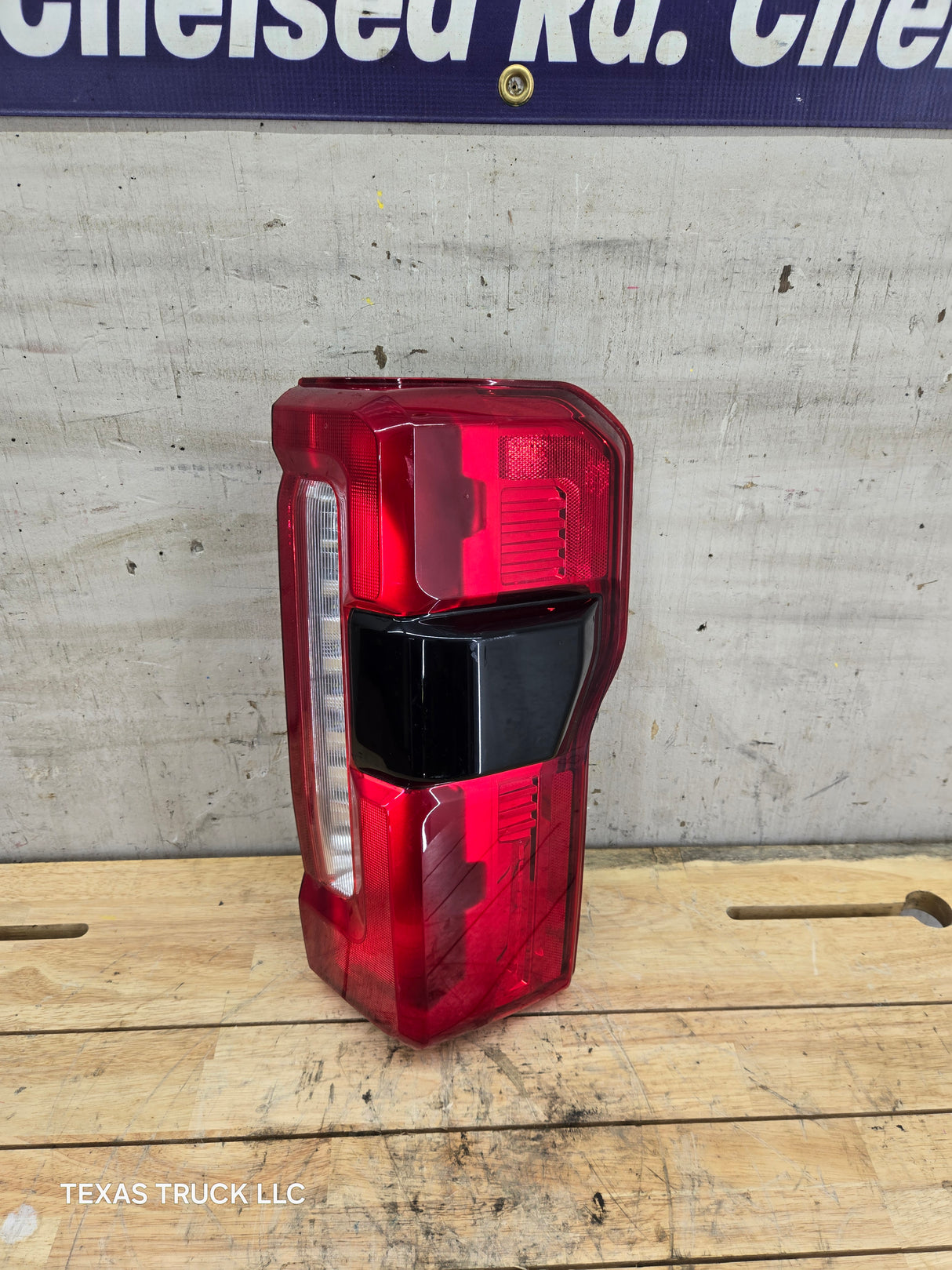 2023-2026 Ford Super Duty F250 F350 RH Incandescent Passenger Side Tail Light With Bliss PC3B-13B504-BH