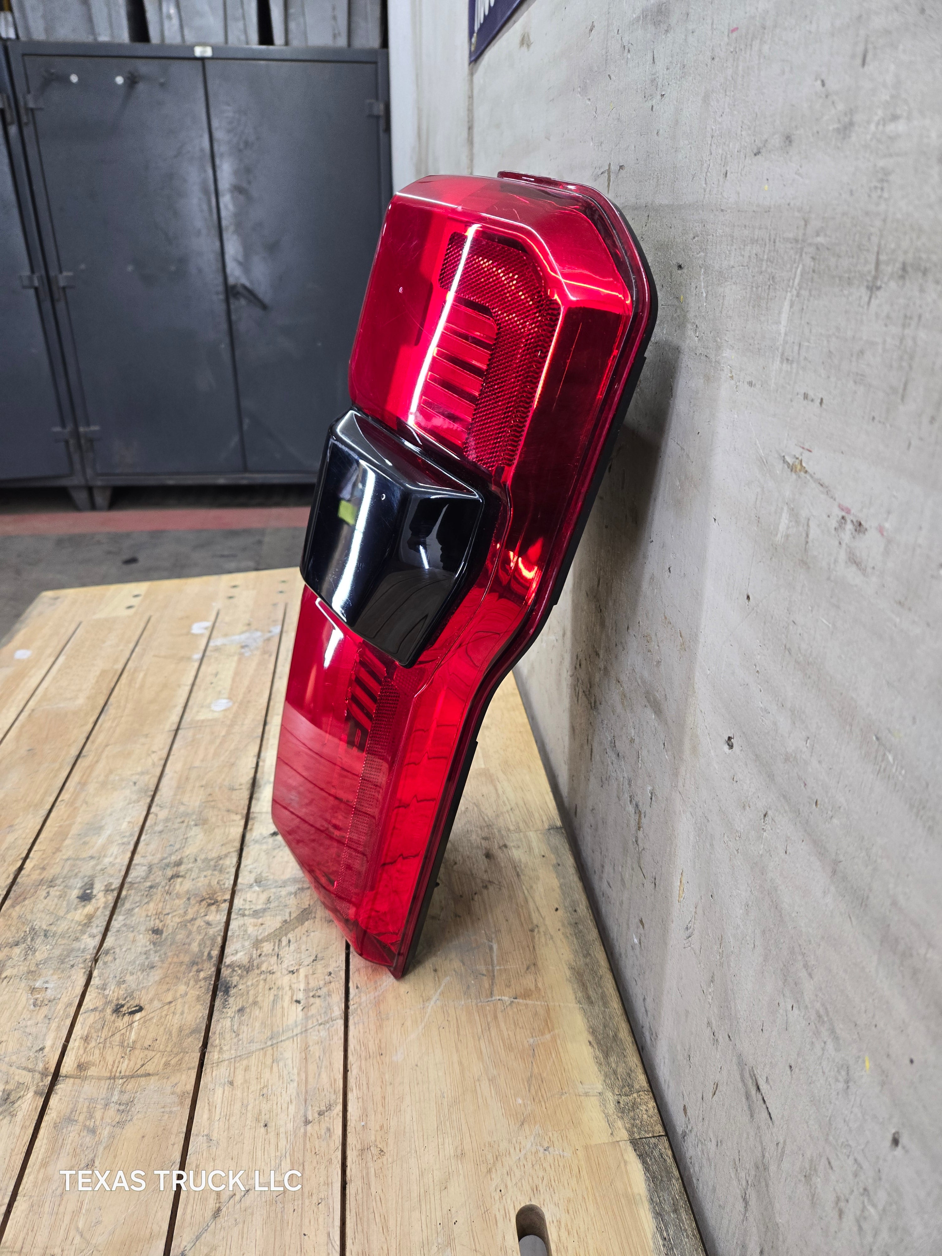 2023-2026 Ford Super Duty F250 F350 RH Incandescent Passenger Side