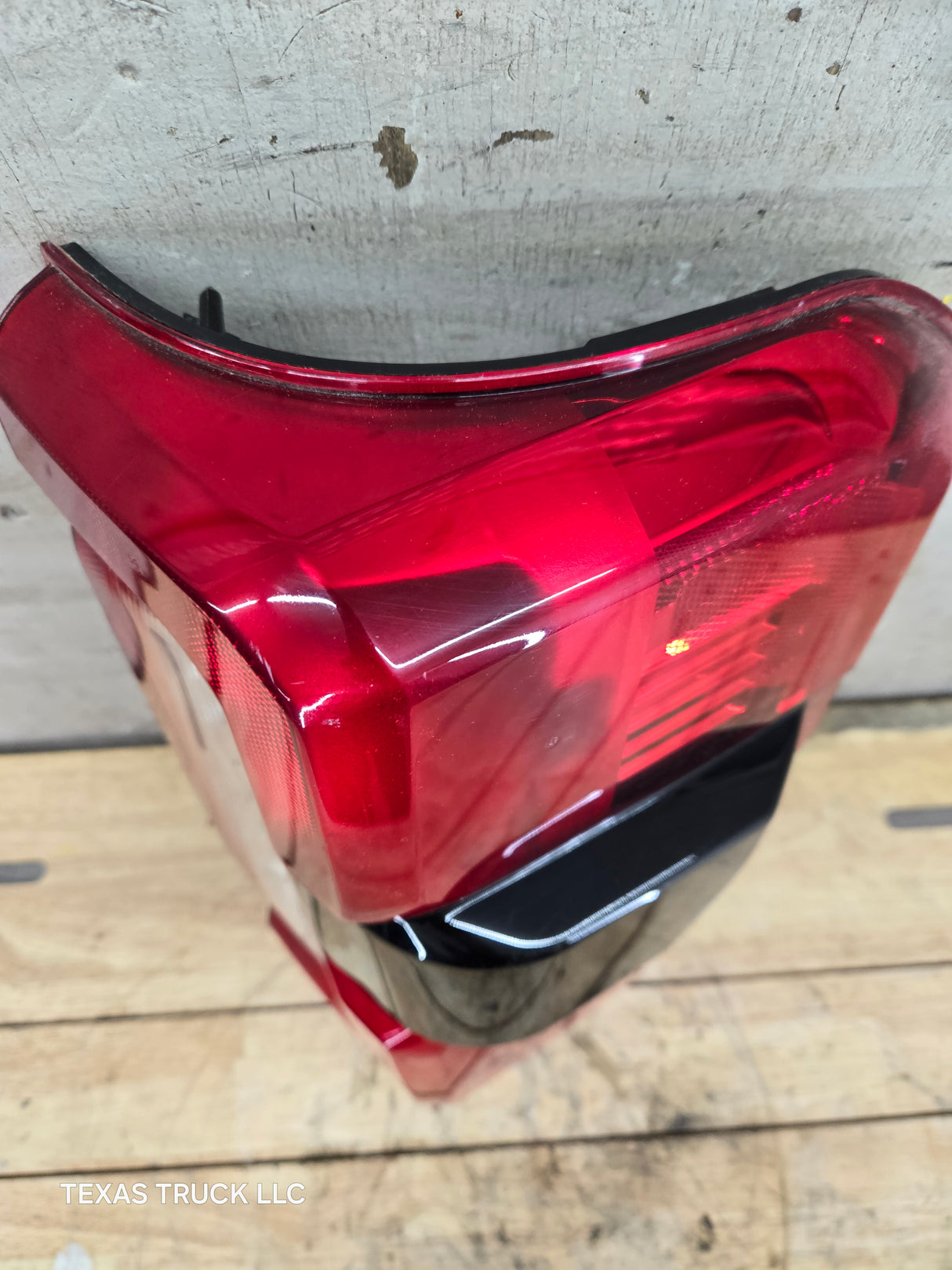 2023-2026 Ford Super Duty F250 F350 RH Incandescent Passenger Side Tail Light With Bliss PC3B-13B504-BH