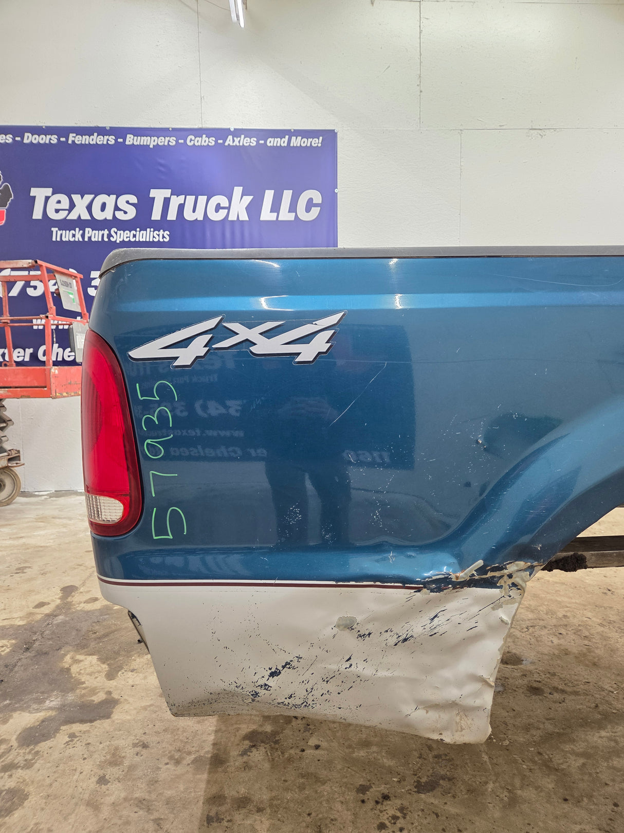1999-2010 Ford Super Duty F250 F350 6' 9" Short Truck Bed