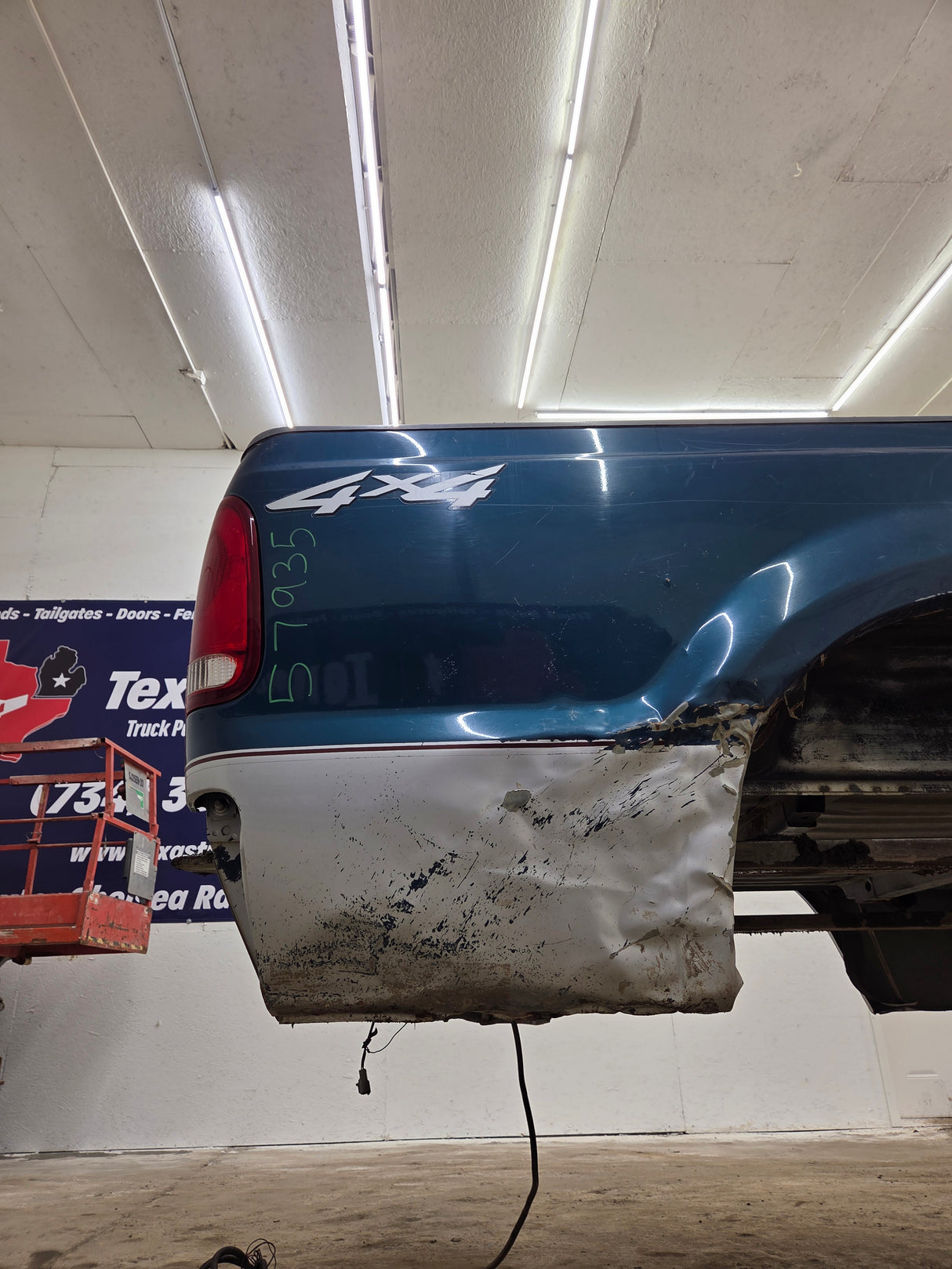 1999-2010 Ford Super Duty F250 F350 6' 9" Short Truck Bed