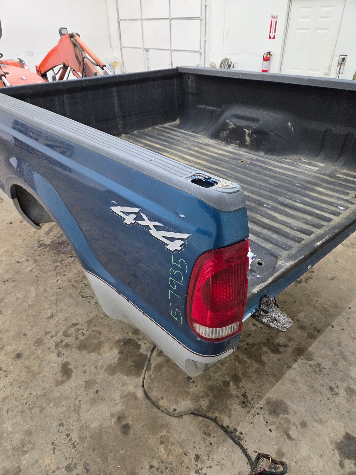 1999-2010 Ford Super Duty F250 F350 6' 9" Short Truck Bed