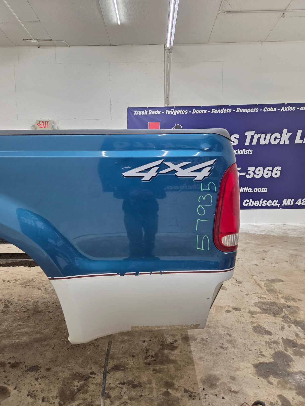 1999-2010 Ford Super Duty F250 F350 6' 9" Short Truck Bed