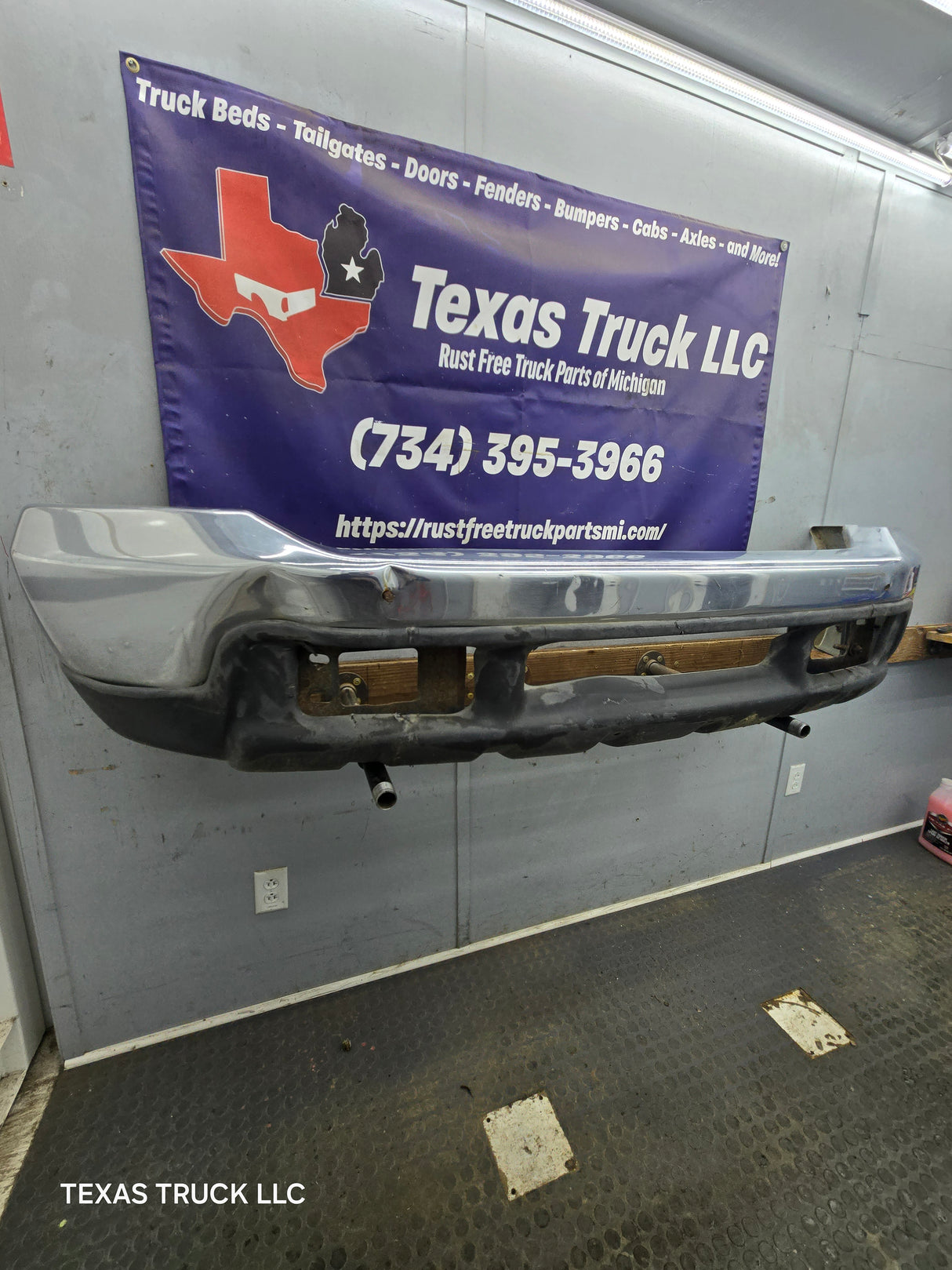 1999-2004 Ford Super Duty F250 F350 F450 F550 Excursion Front Bumper *Damage