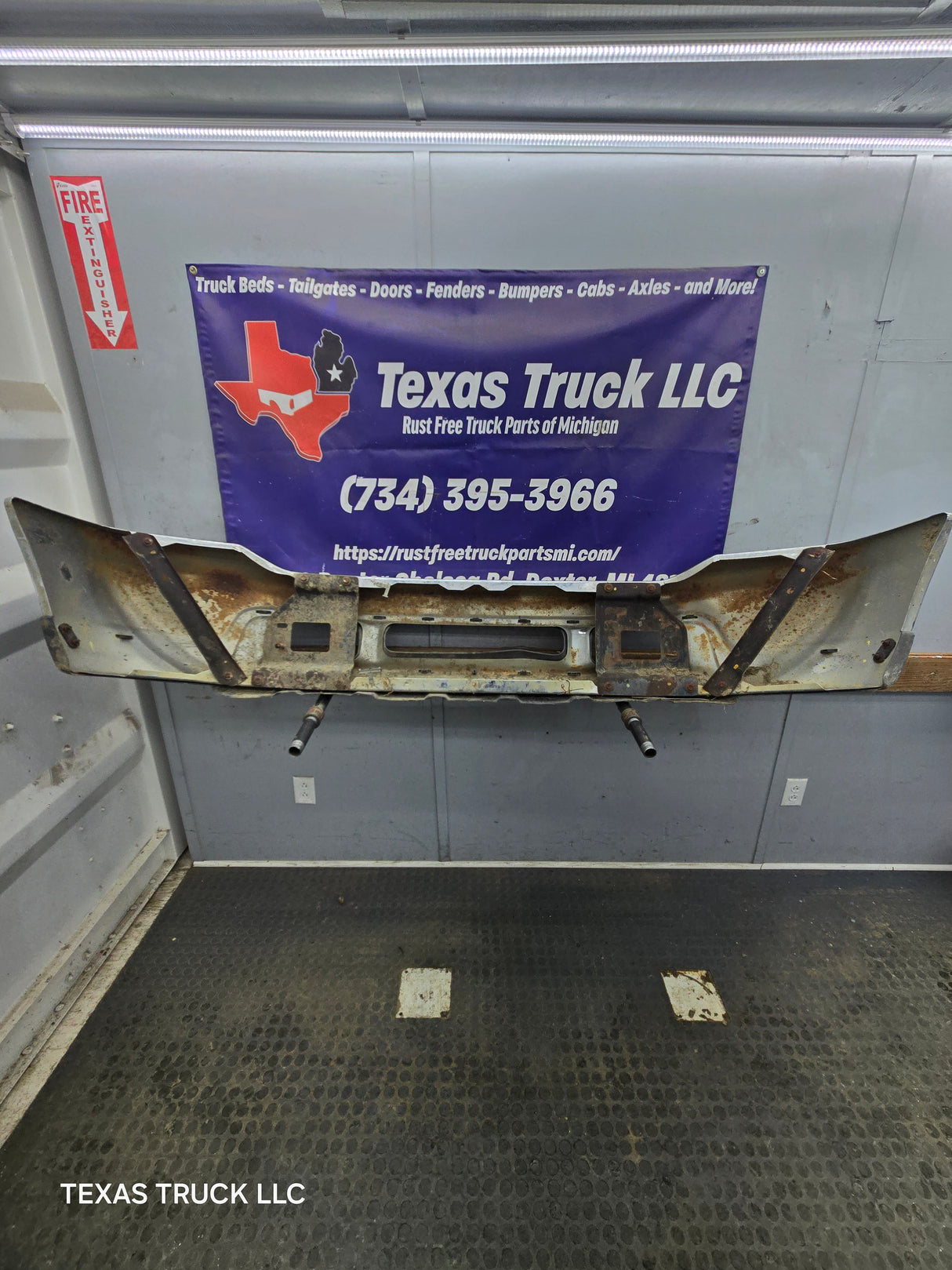 1999-2004 Ford Super Duty F250 F350 F450 F550 Excursion Front Bumper *Damage