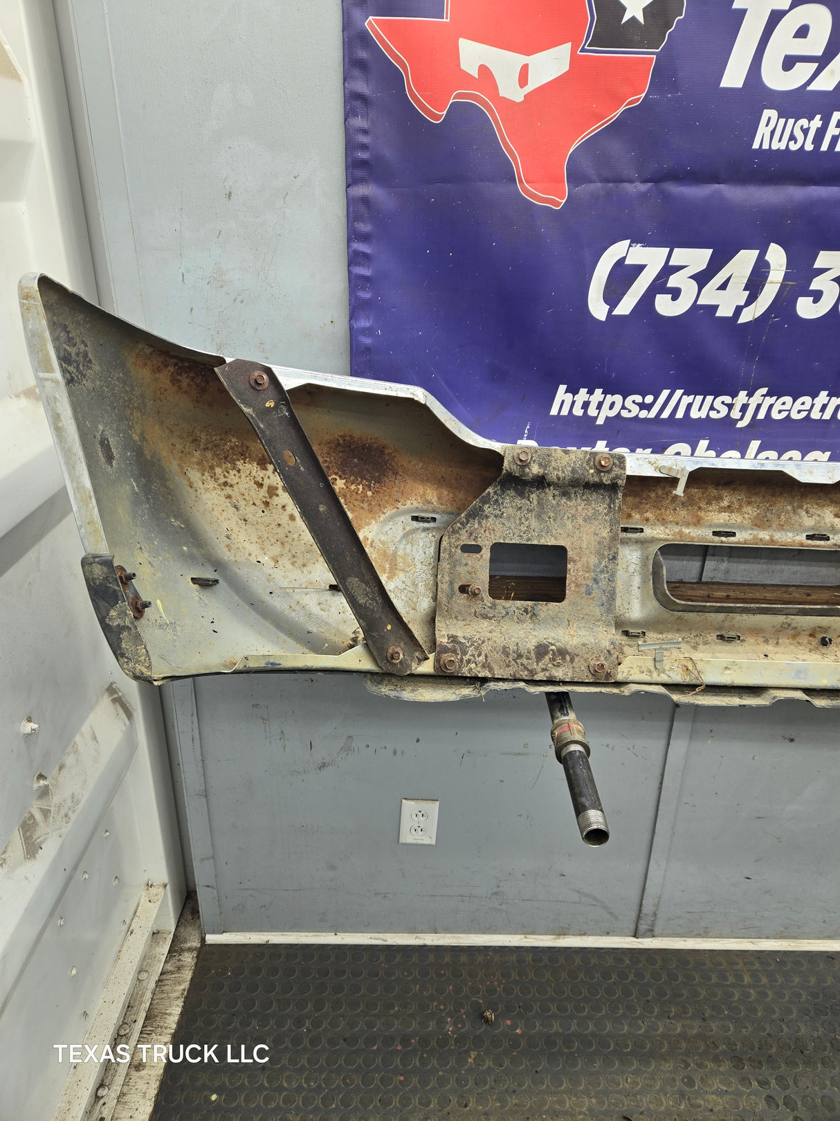 1999-2004 Ford Super Duty F250 F350 F450 F550 Excursion Front Bumper *Damage