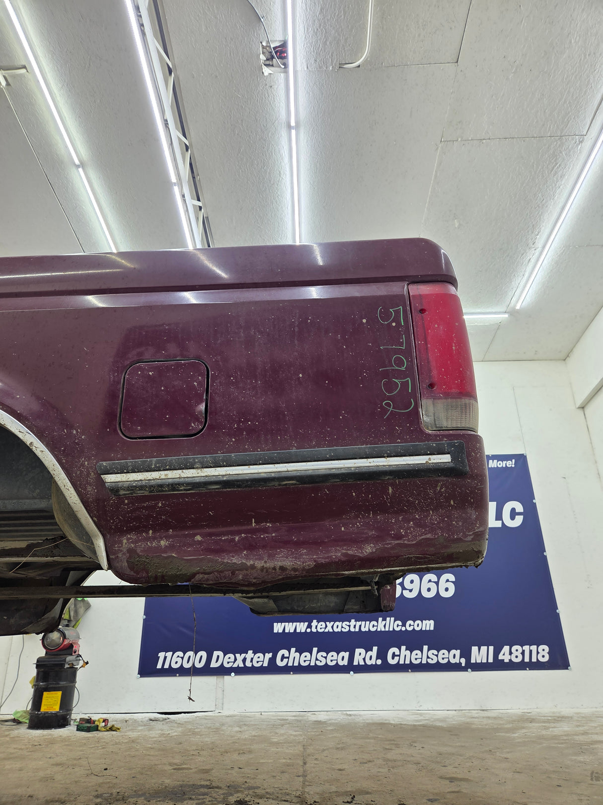 1987-1997 Ford F150 F250 F350 OBS 6' 9" Short Truck Bed