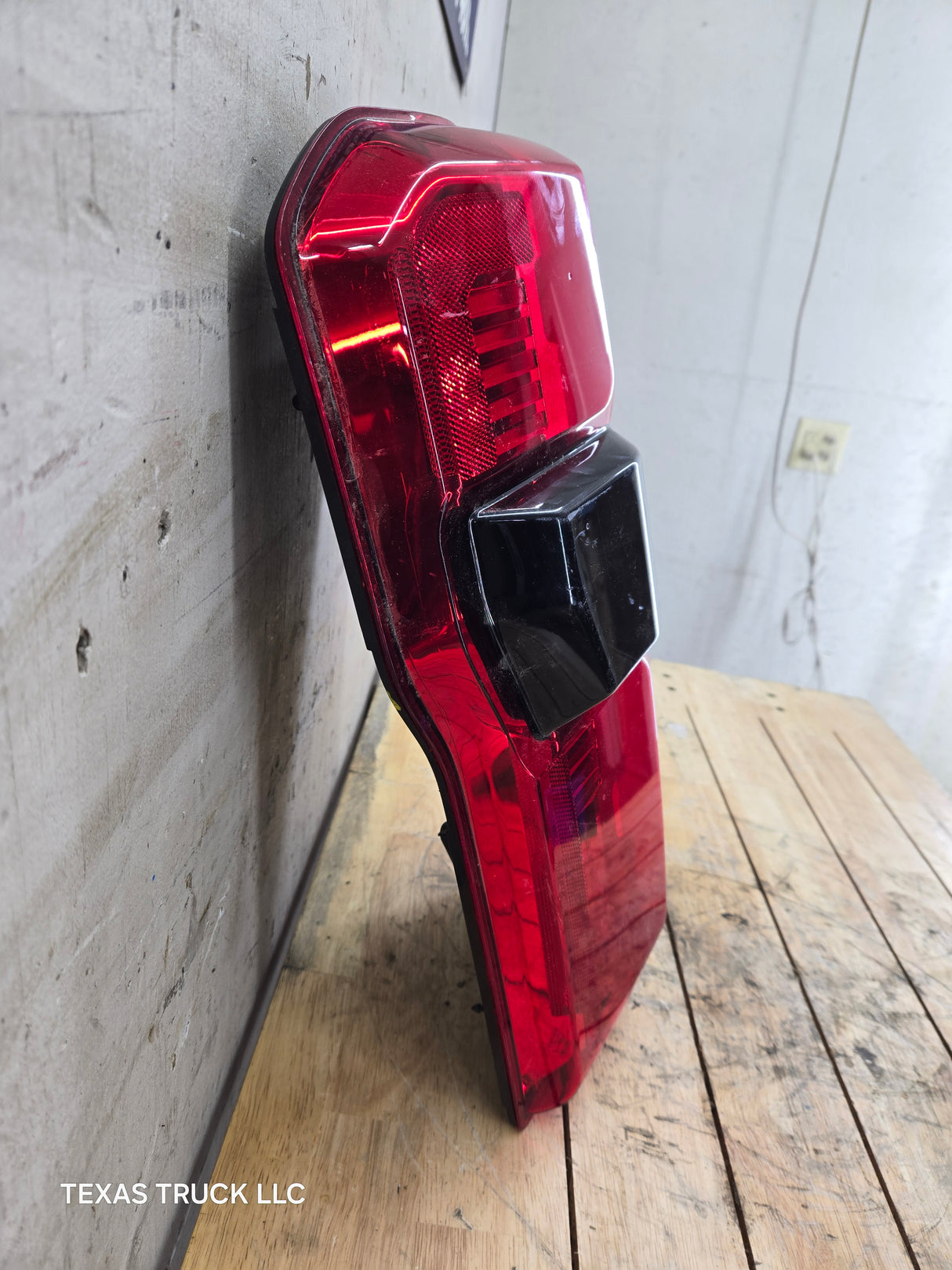 2023-2026 Ford Super Duty F250 F350 F450 LH Driver Side Incandescent Tail Light With Bliss PC3B-13B505-BH