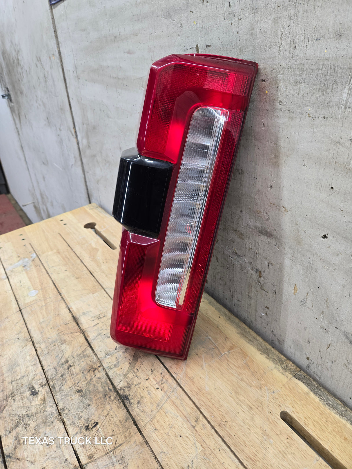 2023-2026 Ford Super Duty F250 F350 F450 LH Driver Side Incandescent Tail Light With Bliss PC3B-13B505-BH