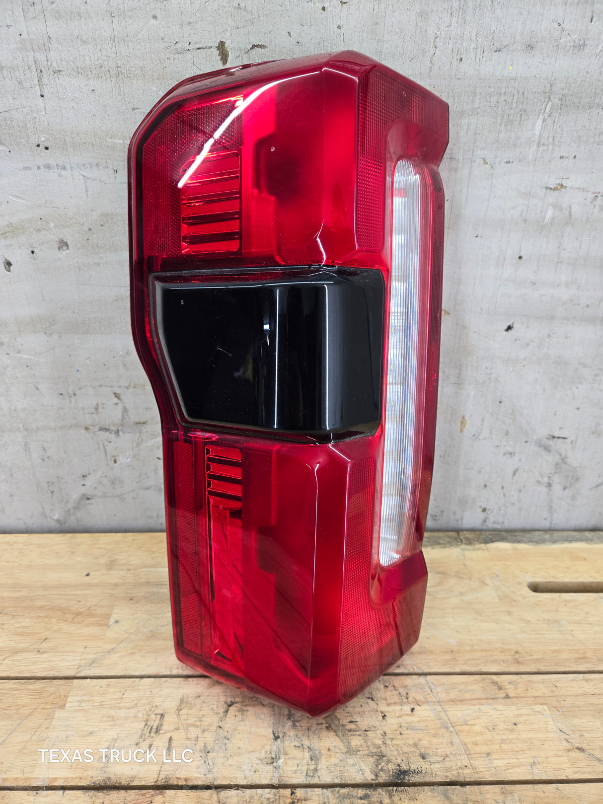 2023-2026 Ford Super Duty F250 F350 F450 LH Driver Side Incandescent Tail Light With Bliss PC3B-13B505-BH