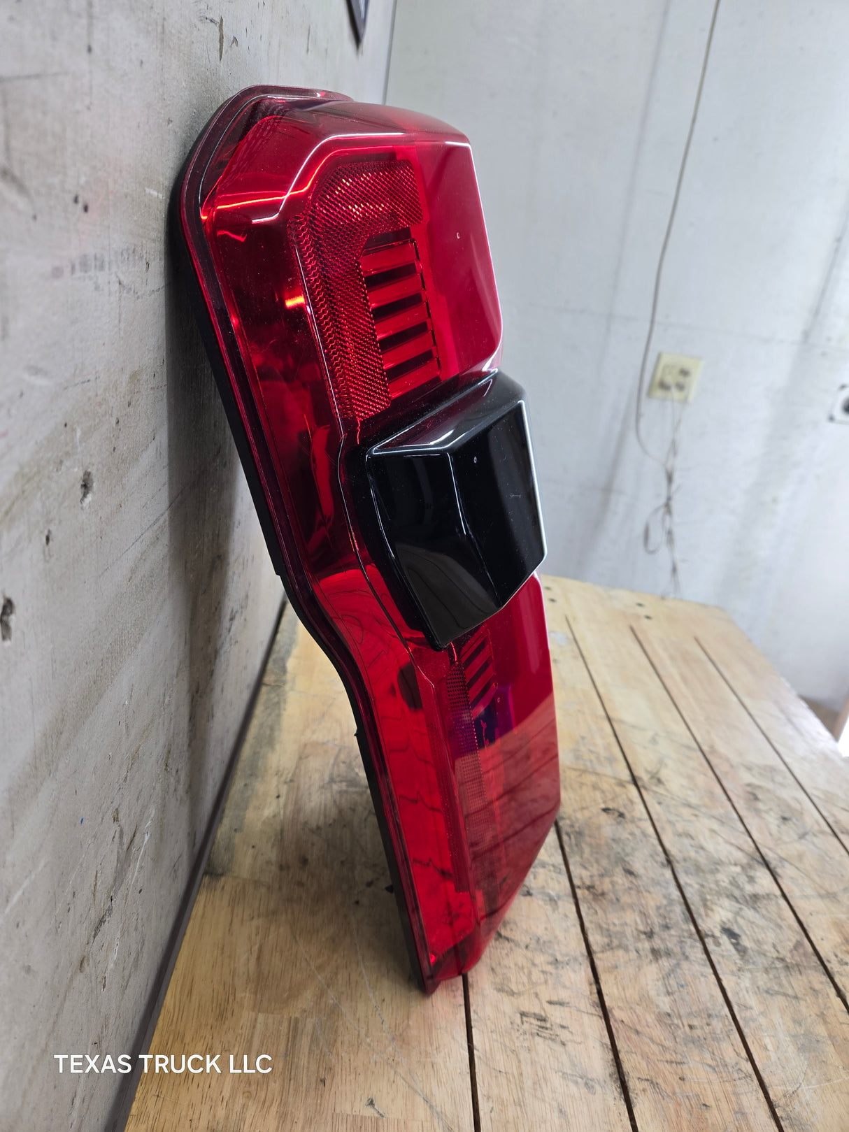 2023-2026 Ford Super Duty F250 F350 F450 LH Driver Side Incandescent Tail Light With Bliss PC3B-13B505-BH
