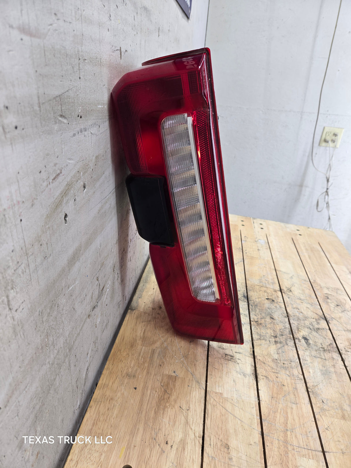 2023-2026 Ford Super Duty F250 F350 F450 LH Driver Side Incandescent Tail Light With Bliss PC3B-13B505-BH