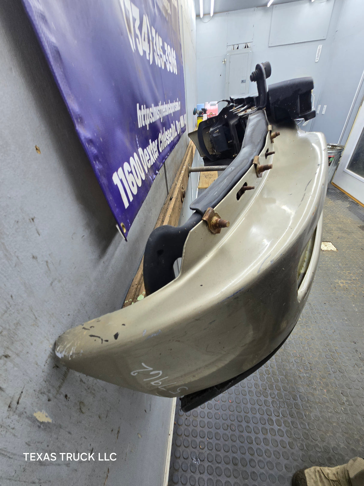 2004-2005 Ford F150 Front Bumper - Painted