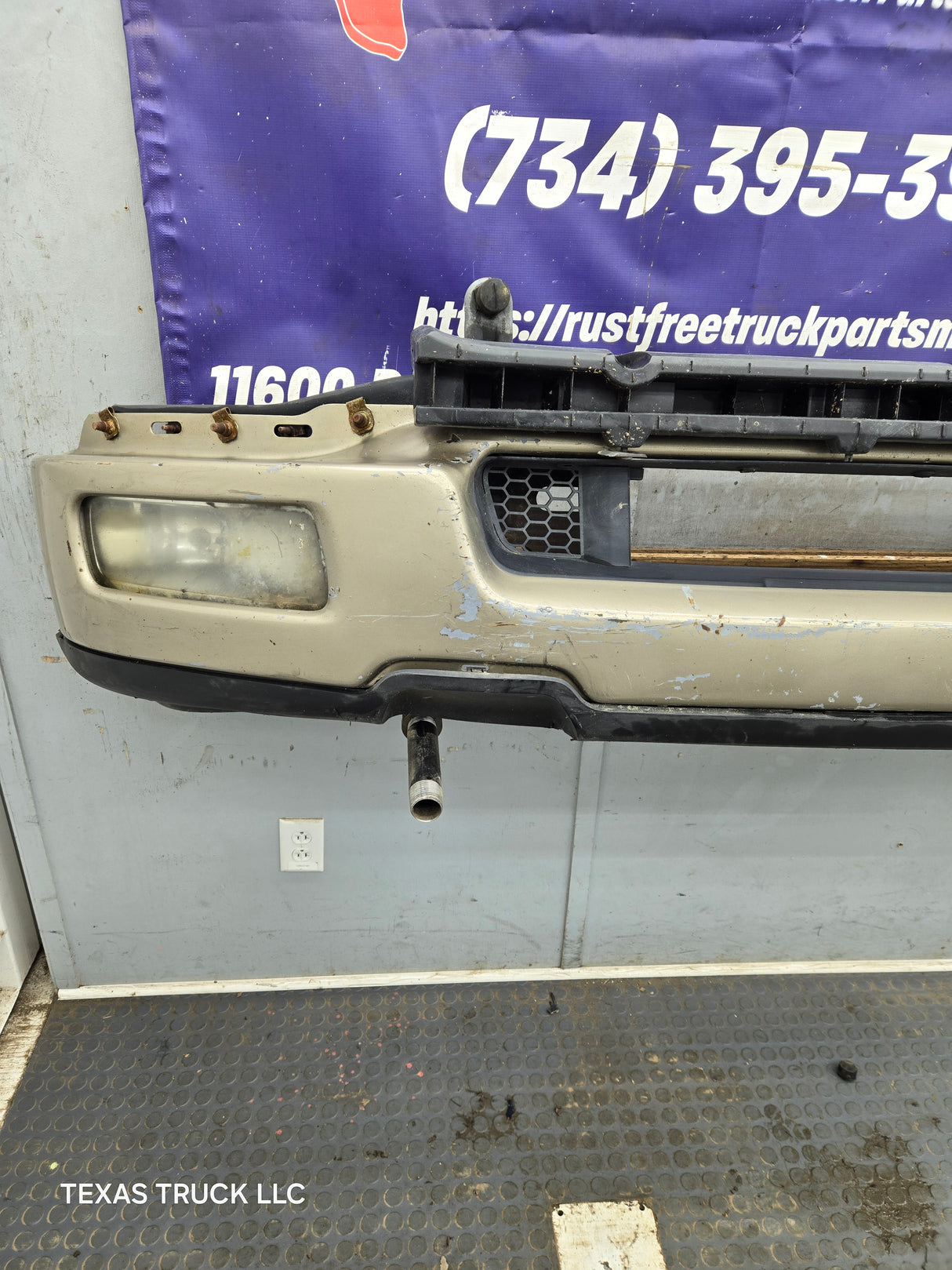 2004-2005 Ford F150 Front Bumper - Painted