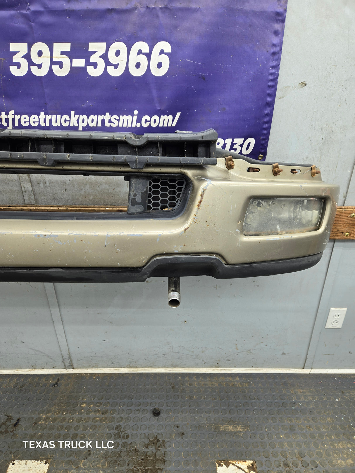 2004-2005 Ford F150 Front Bumper - Painted